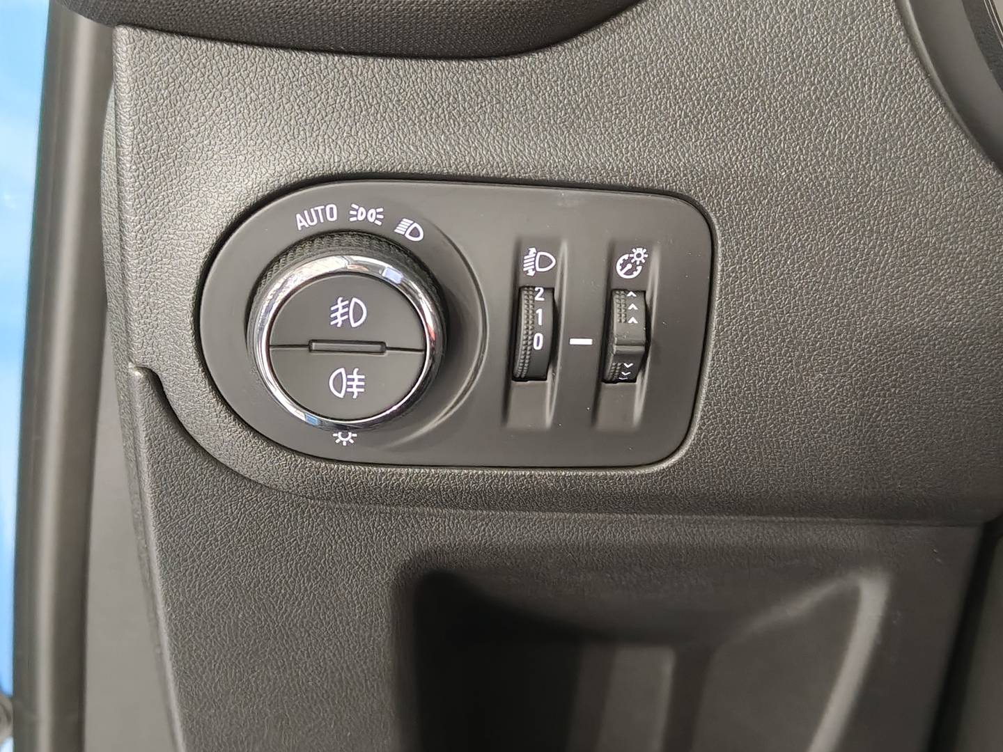 Foto Opel Crossland X Opel Crossland X 1.2 Turbo S&S ecoTEC Selective (110 CV)