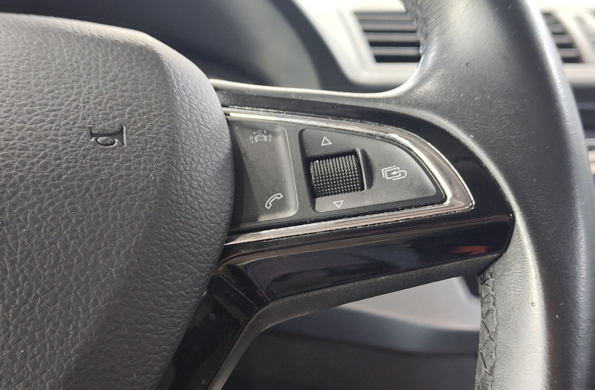 Škoda Fabia 1.2 TSI Like - foto 29