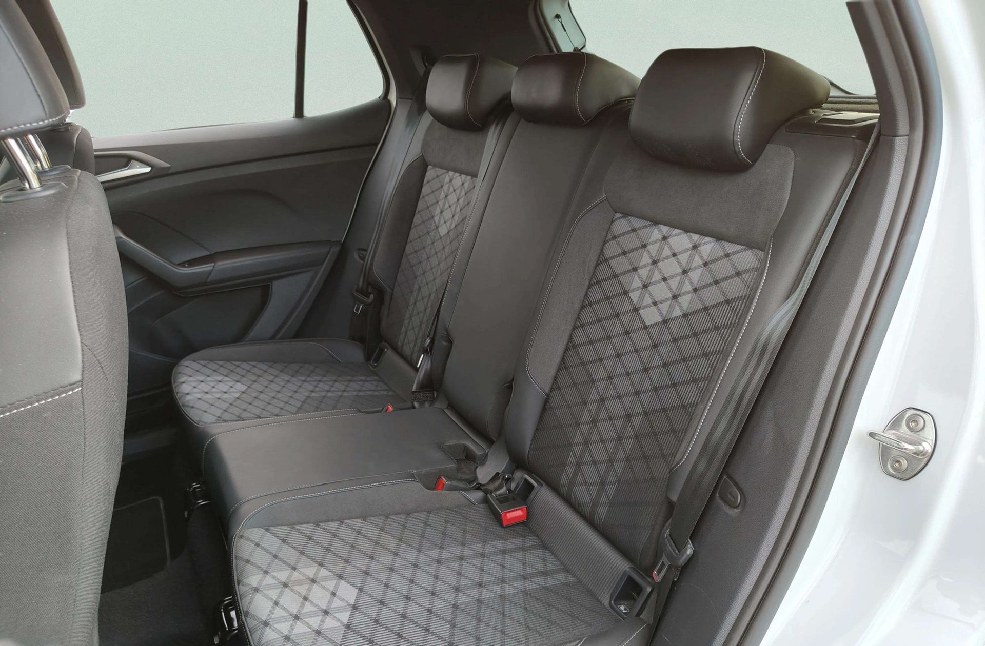 Volkswagen T-Cross R-Line 1.0 TSI DSG - foto 14