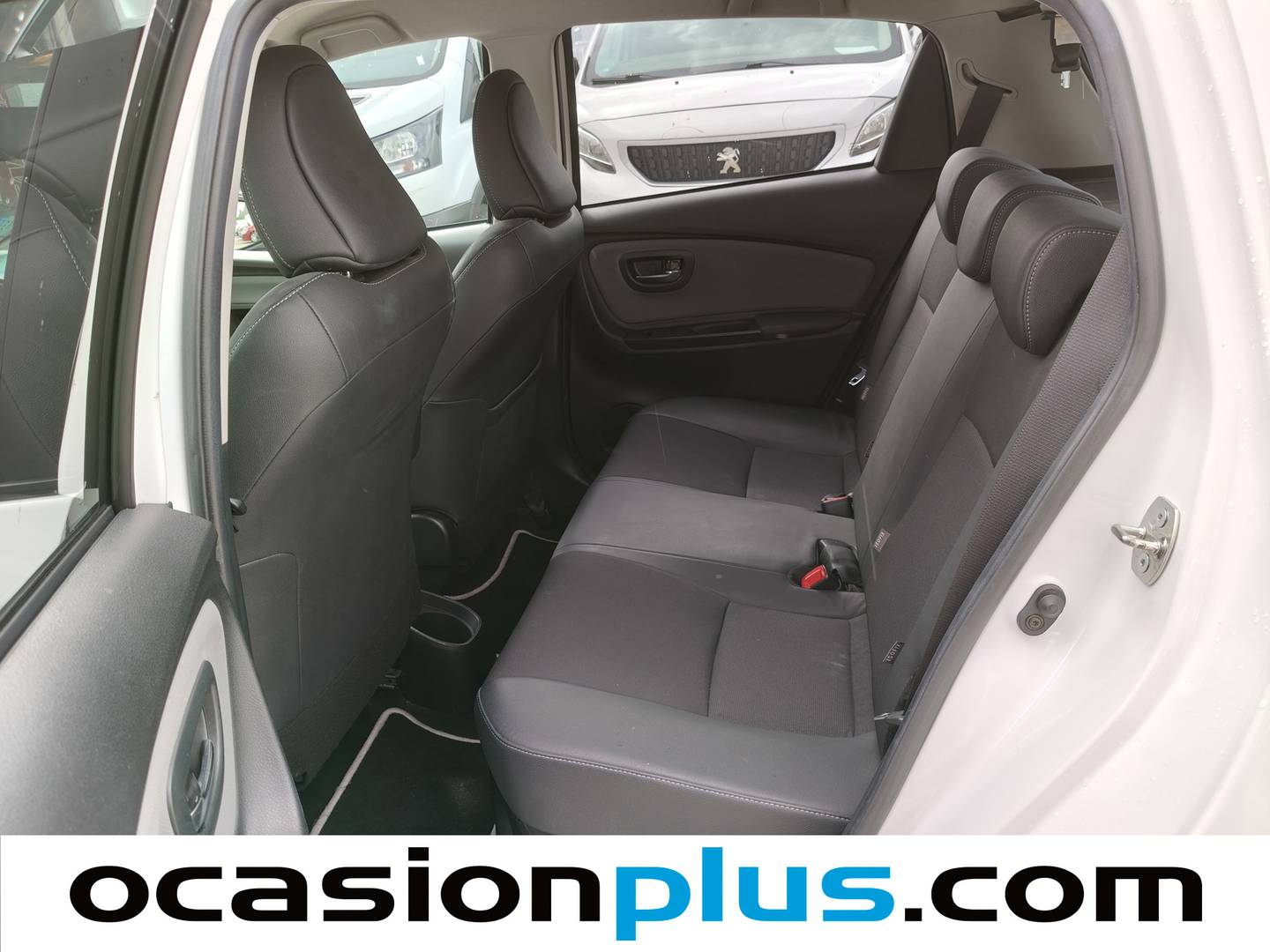 Foto asientos traseros Toyota Yaris Toyota Yaris 1.5 Hybrid Advance (100 CV)