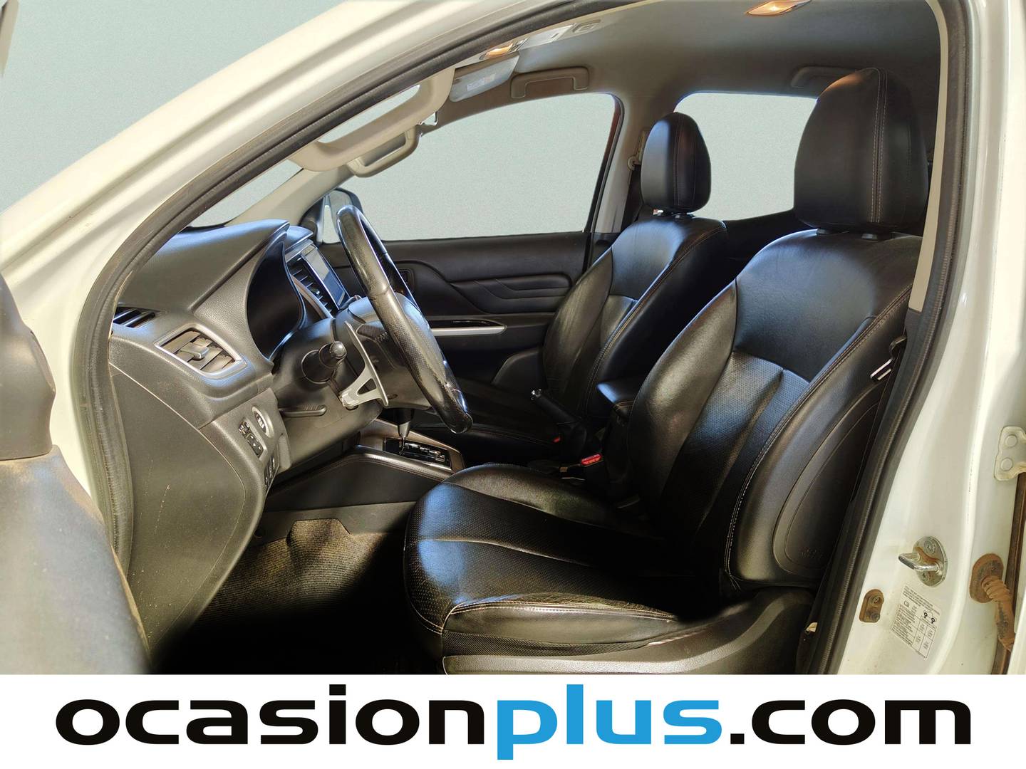 Foto asientos delanteros Mitsubishi L200 Mitsubishi L200 220 DI-D Doble Cabina Kaiteki (150 CV)