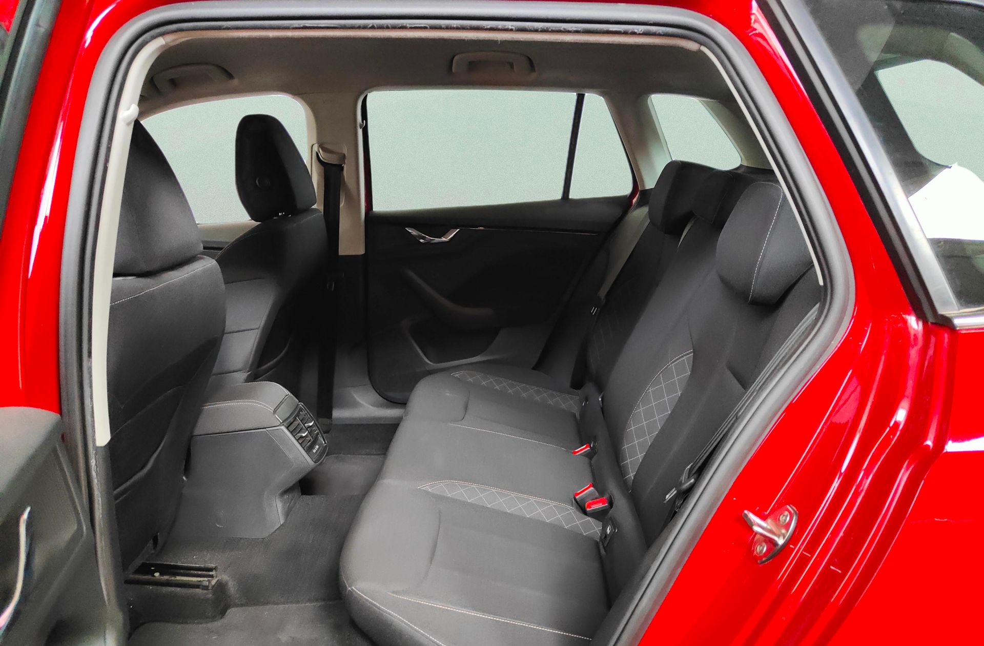 Škoda Kamiq 1.0 TSI Ambition - foto 11
