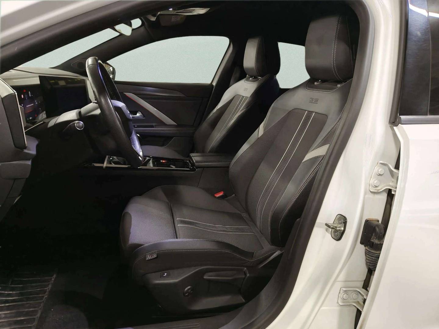 Foto asientos delanteros Opel Astra Opel Astra 1.2 Turbo XHT GS (130 CV)