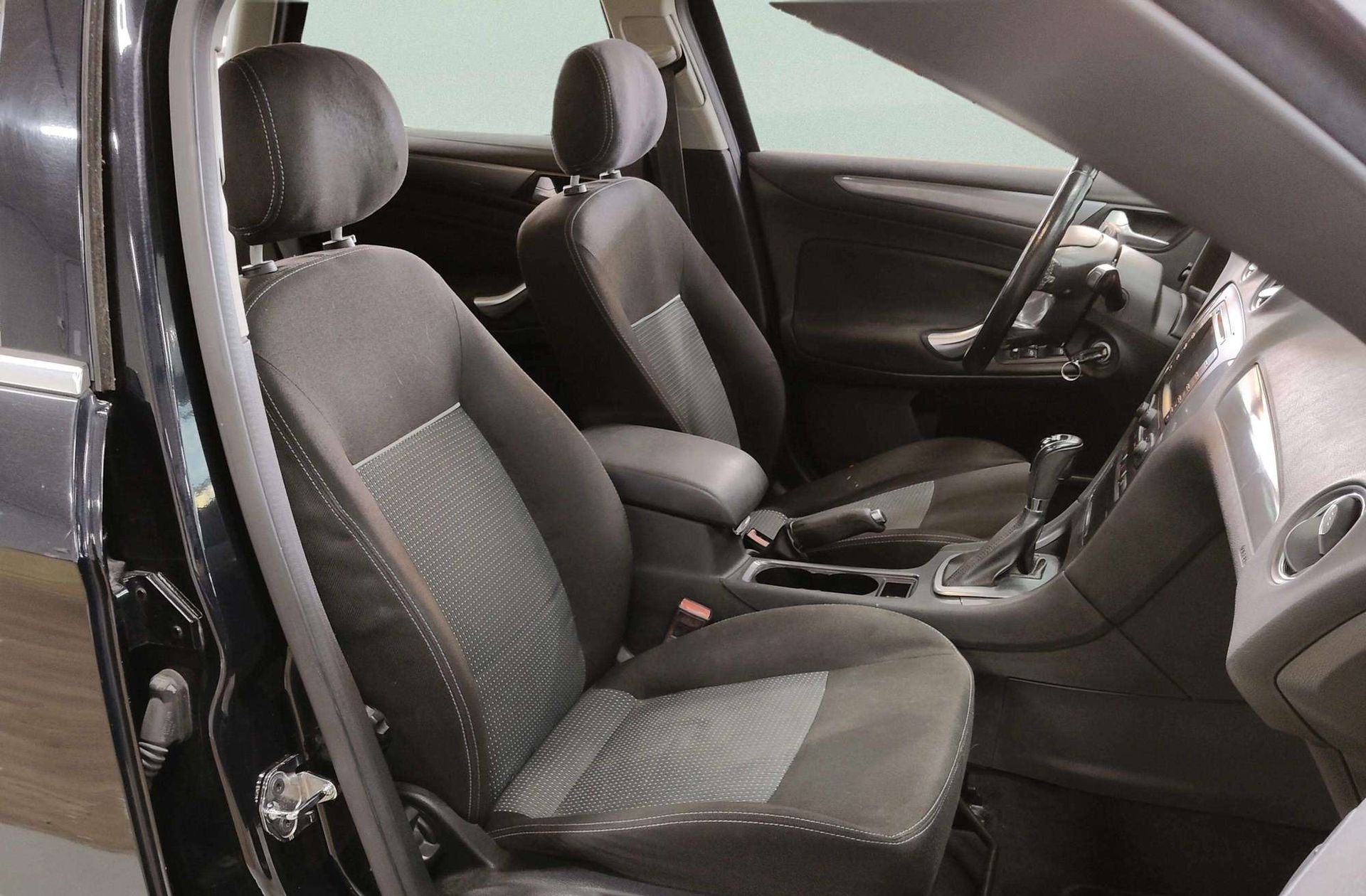 Ford Mondeo SportBreak 2.0 TDCi Limited Edition - foto 15
