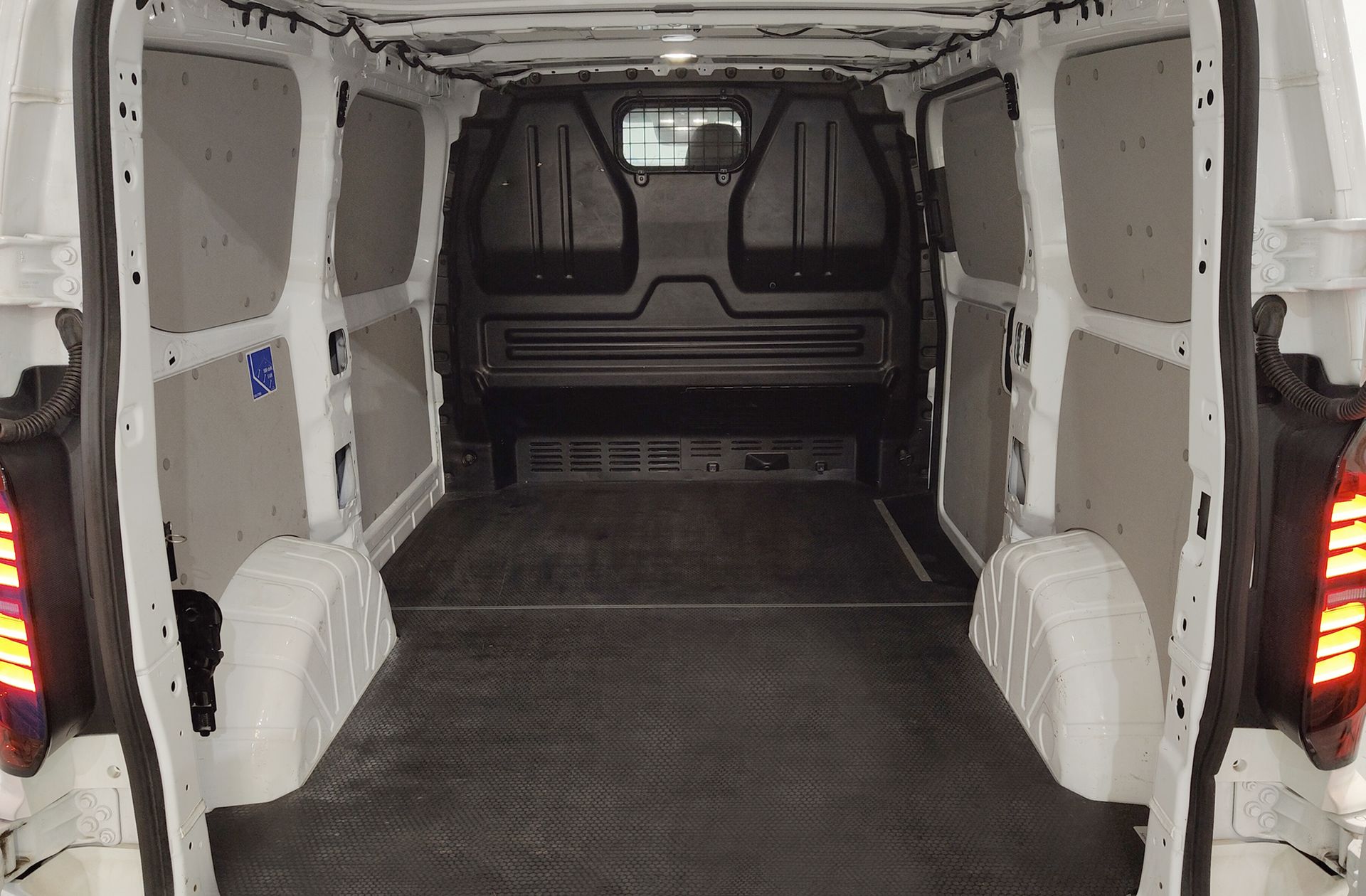 Volkswagen Transporter Furgon Batalla Corta TN 2.0 TDI - foto 16