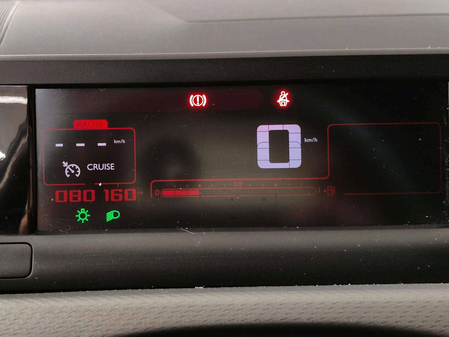 Equipamiento del Citroën C4 Cactus Citroën C4 Cactus BlueHDi 100 Feel Edition (100 CV)