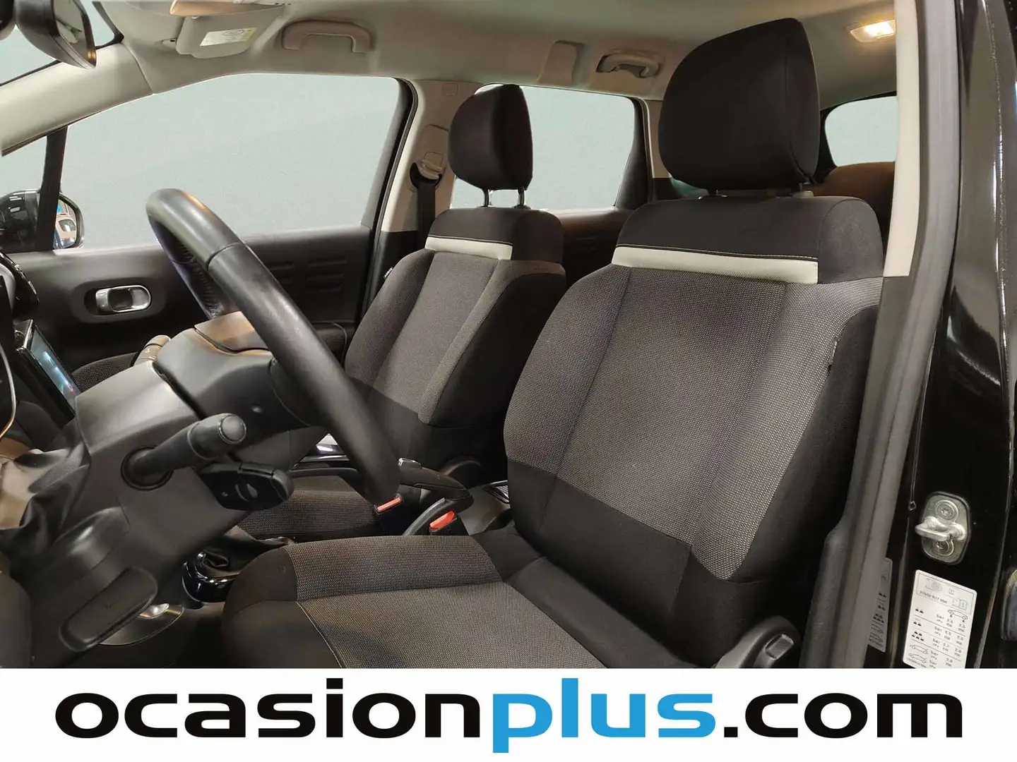 Foto Citroën C3 Aircross Citroen C3 Aircross PureTech 130 Shine Pack EAT6 (131 CV)