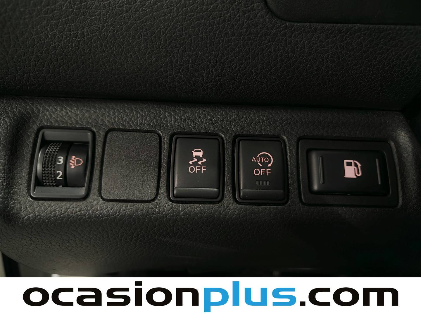 Equipamiento del Nissan Navara Nissan Navara 2.3 dCi Doble Cabina Acenta (163 CV)