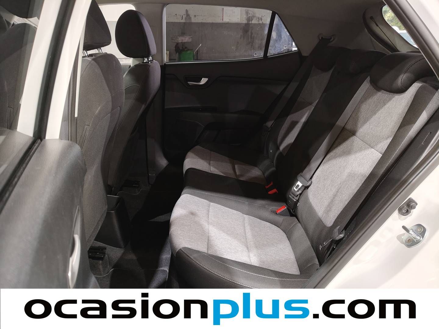 Foto asientos traseros KIA Stonic KIA Stonic 1.0 T-GDi MHEV iMT Concept (100 CV)