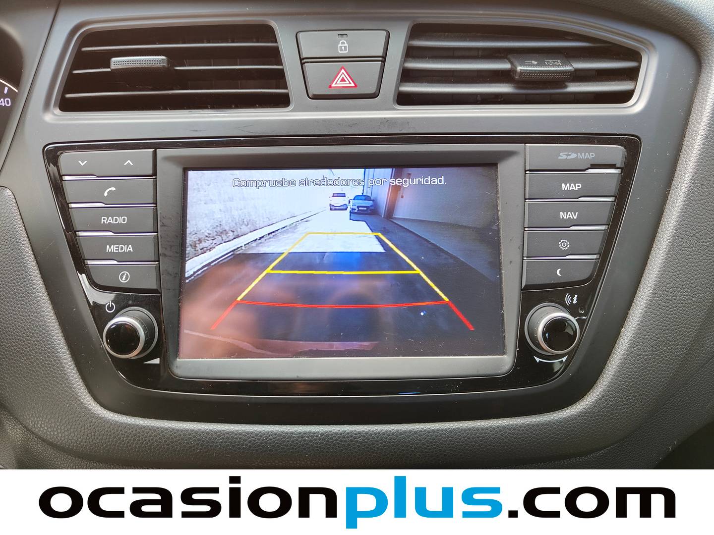 Equipamiento del Hyundai i20 Active Hyundai i20 Active 1.0 TGDI Link (100 CV)