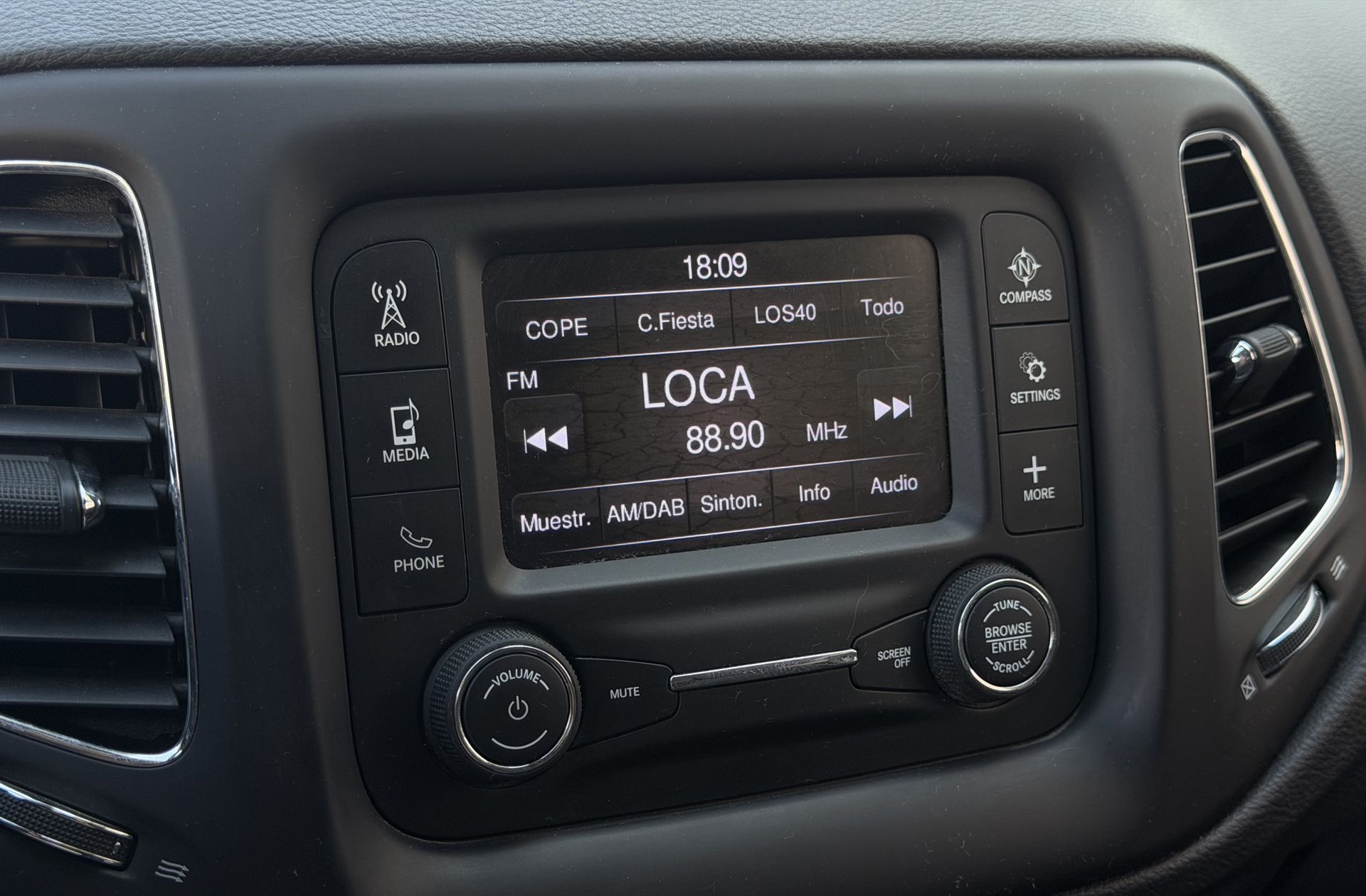Jeep Compass 1.4 MultiAir Sport 4x2 - foto 27