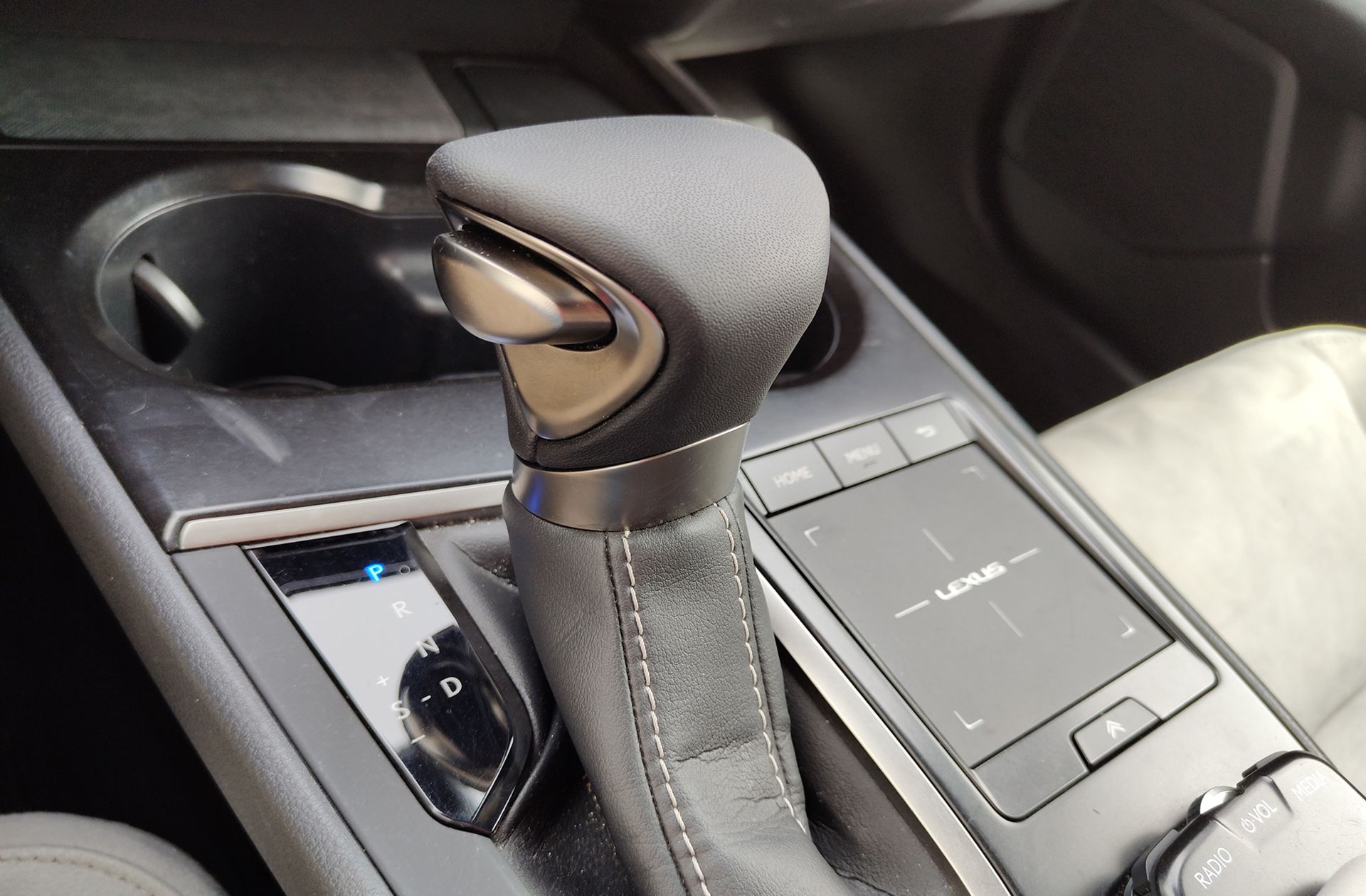 Lexus UX 250h Business 2WD - foto 5