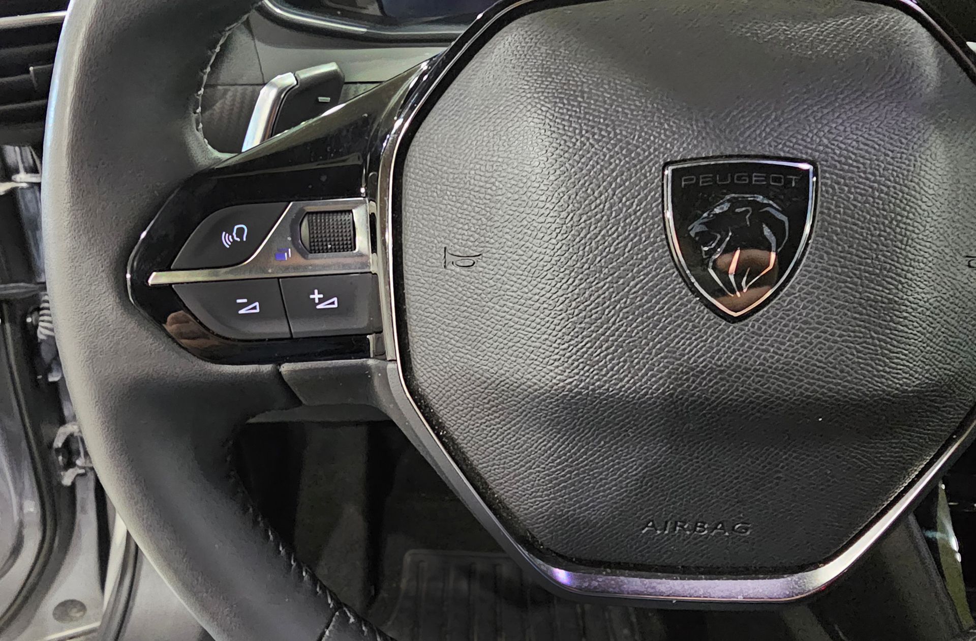 Peugeot 2008 Allure Hybrid eDCS6 - foto 28