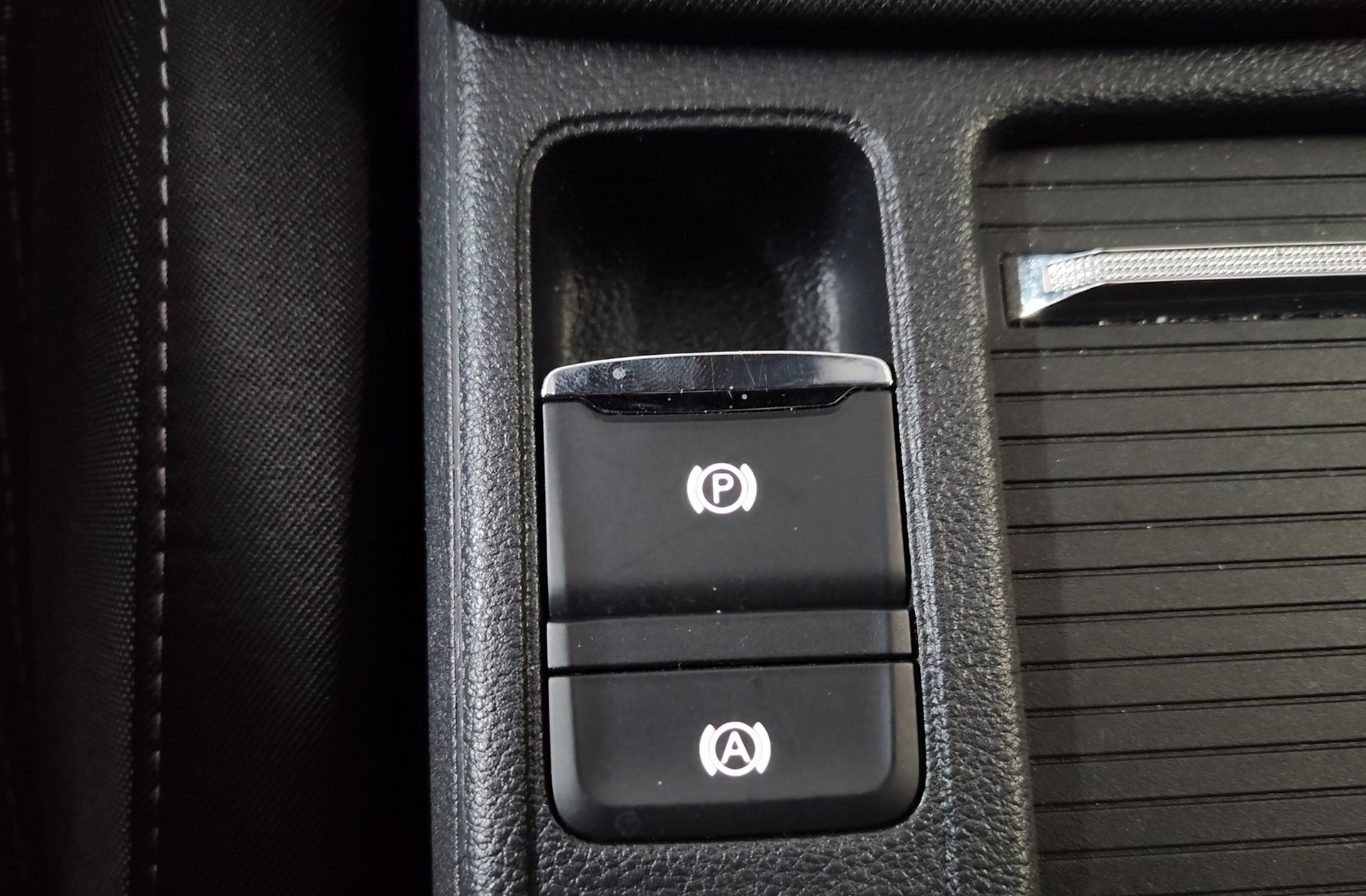 Škoda Octavia Combi 2.0 TDI Ambition - foto 32