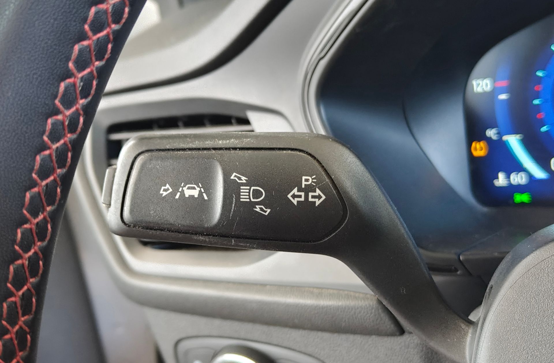 Ford Focus 1.0 EcoBoost MHEV ST-Line - foto 29