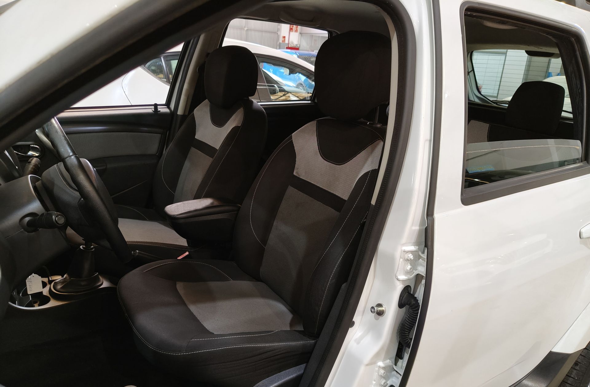 Dacia Duster Laureate dCi - foto 8
