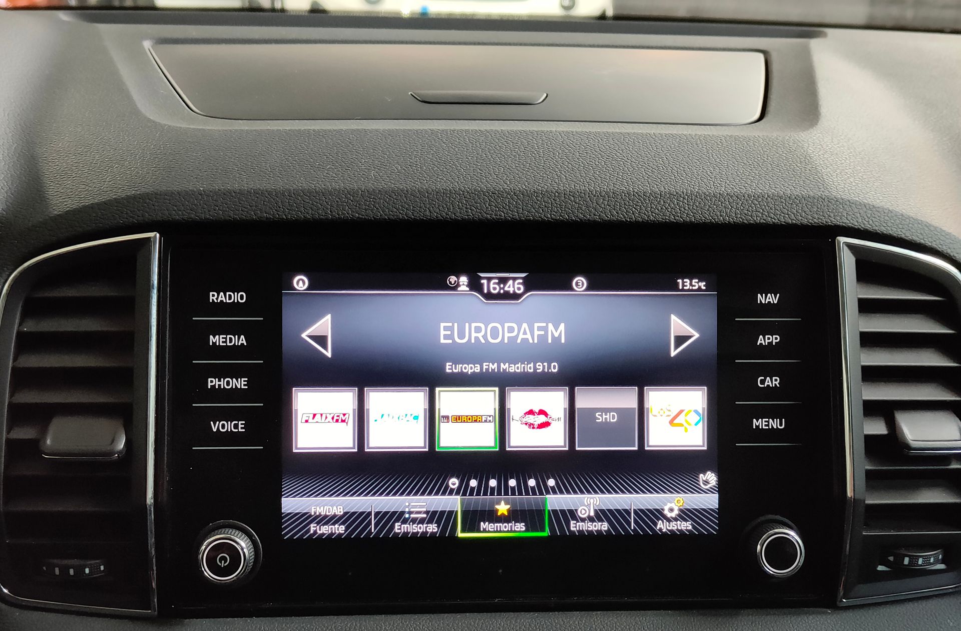 Škoda Karoq 2.0 TDI Selection - foto 34