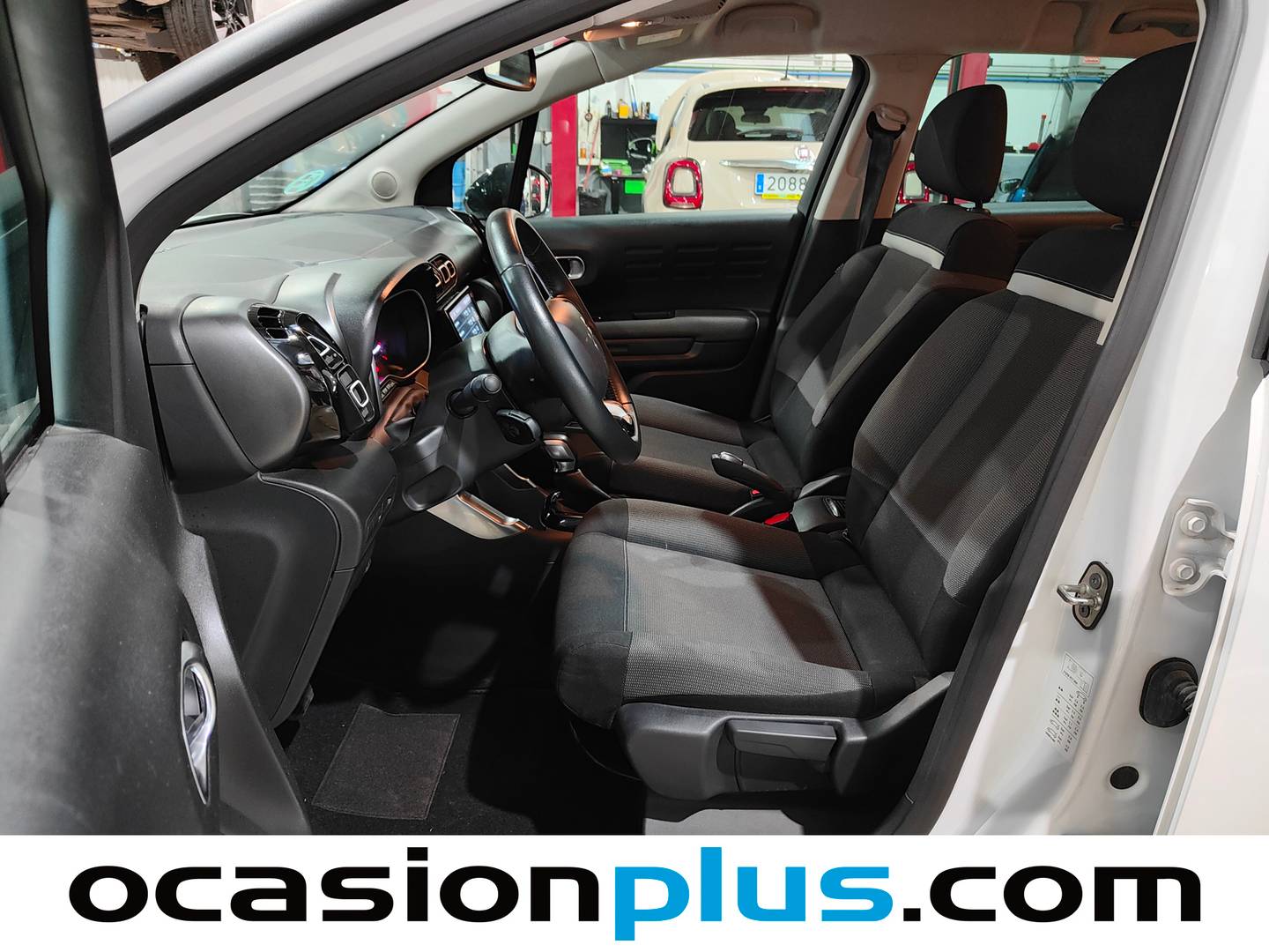 Foto Citroën C3 Aircross Citroen C3 Aircross PureTech 130 Shine Pack EAT6 (131 CV)