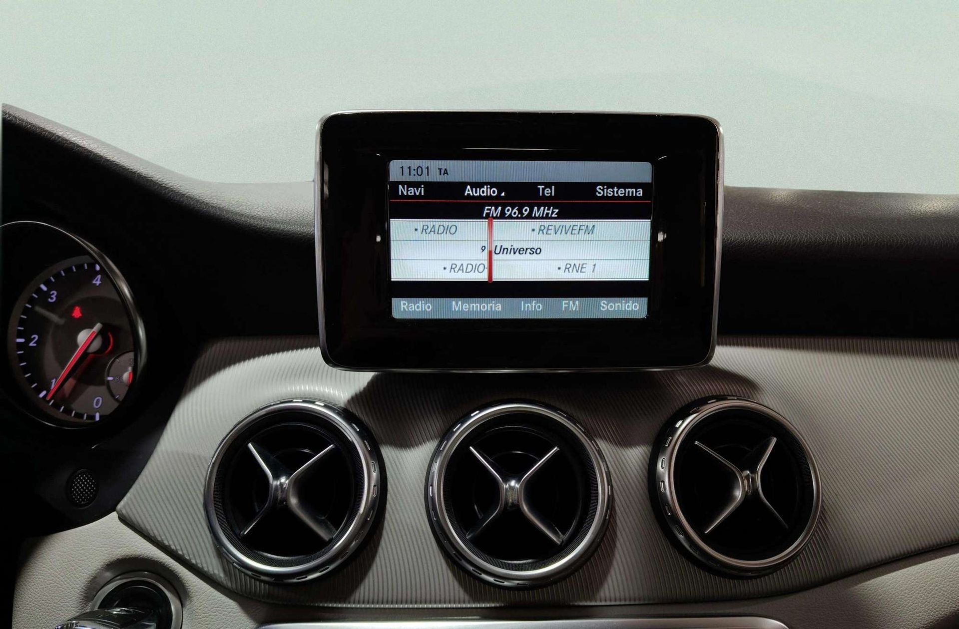 Mercedes-Benz GLA 200 CDI Style - foto 29