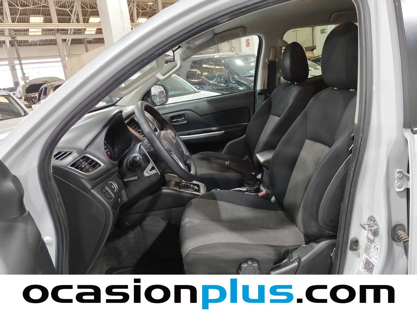 Foto asientos delanteros Mitsubishi L200 Mitsubishi L200 220 DI-D Motion Auto (150 CV) 4x4