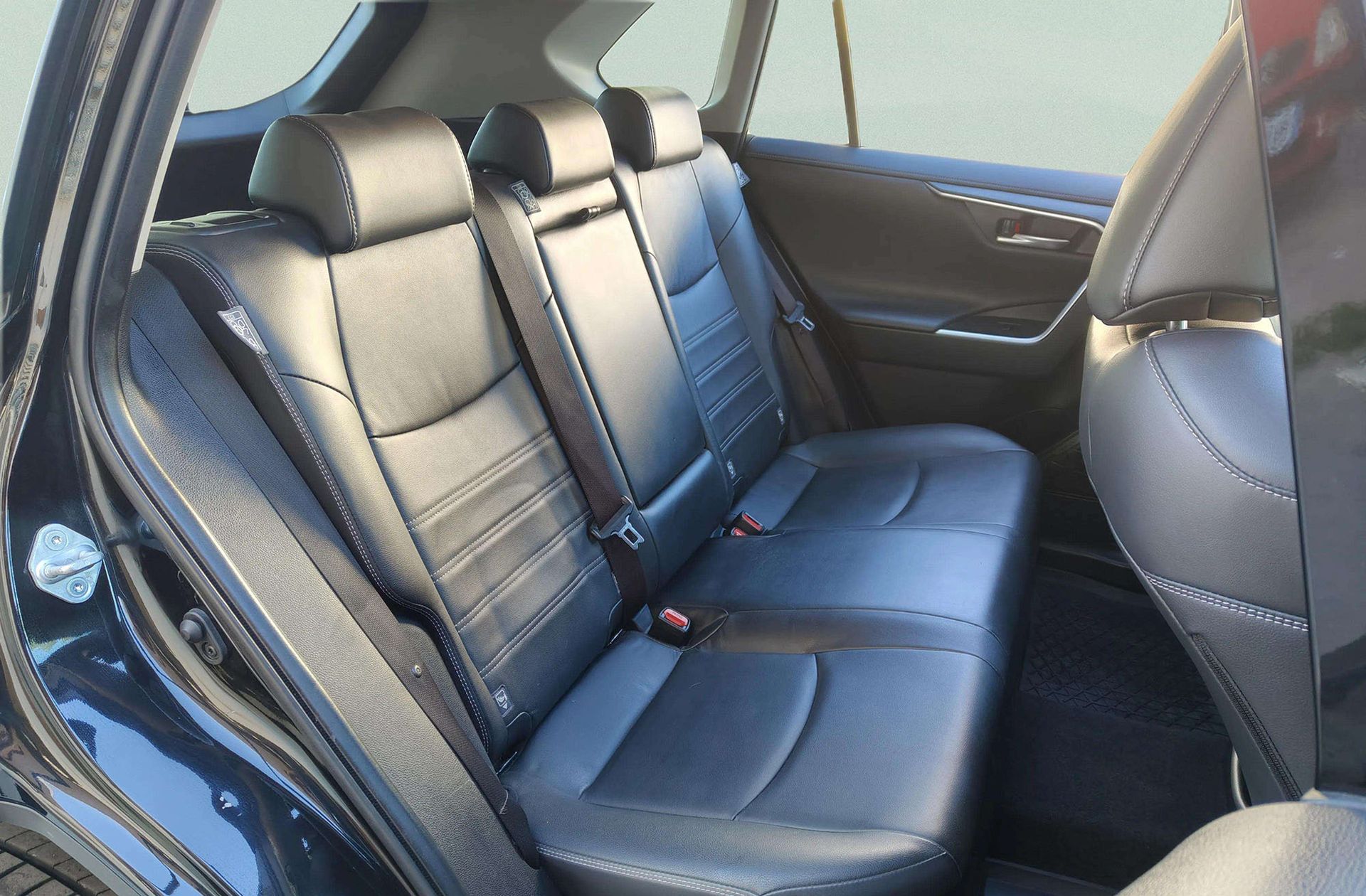 Toyota RAV4 2.5l hybrid Luxury - foto 25