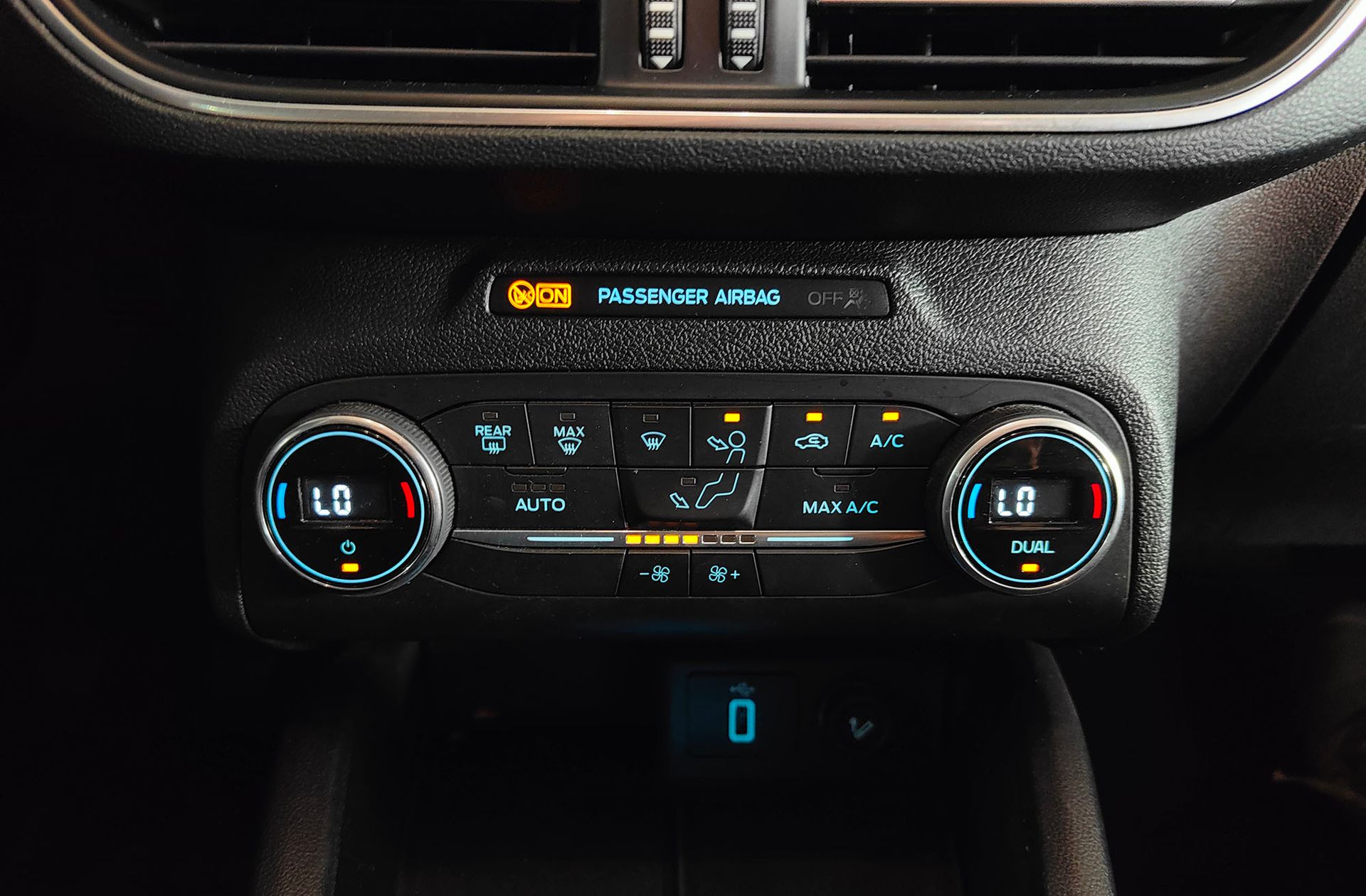 Ford Focus 1.0 EcoBoost Active - foto 35