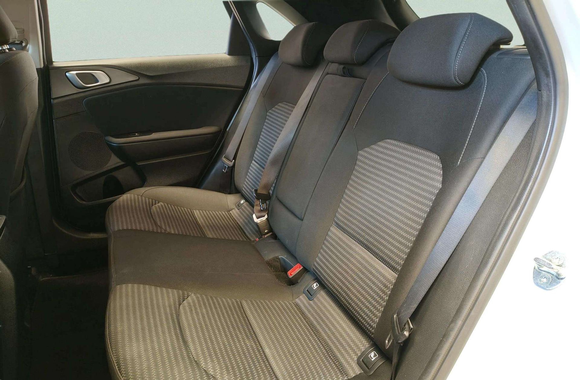 Kia Ceed 1.6 MHEV iMT Drive - foto 14
