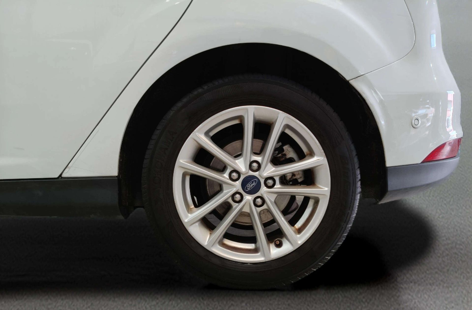 Ford Focus 1.0 EcoBoost Business - foto 33