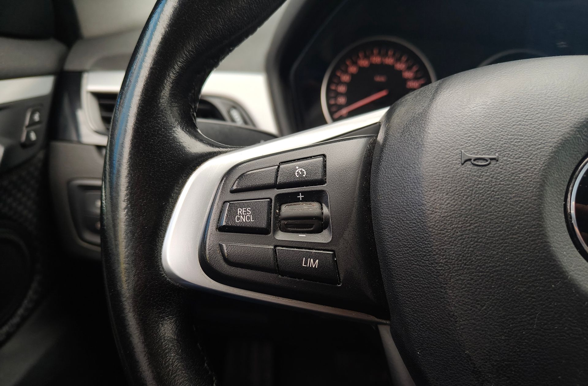 BMW X1 sDrive18d Business - foto 35