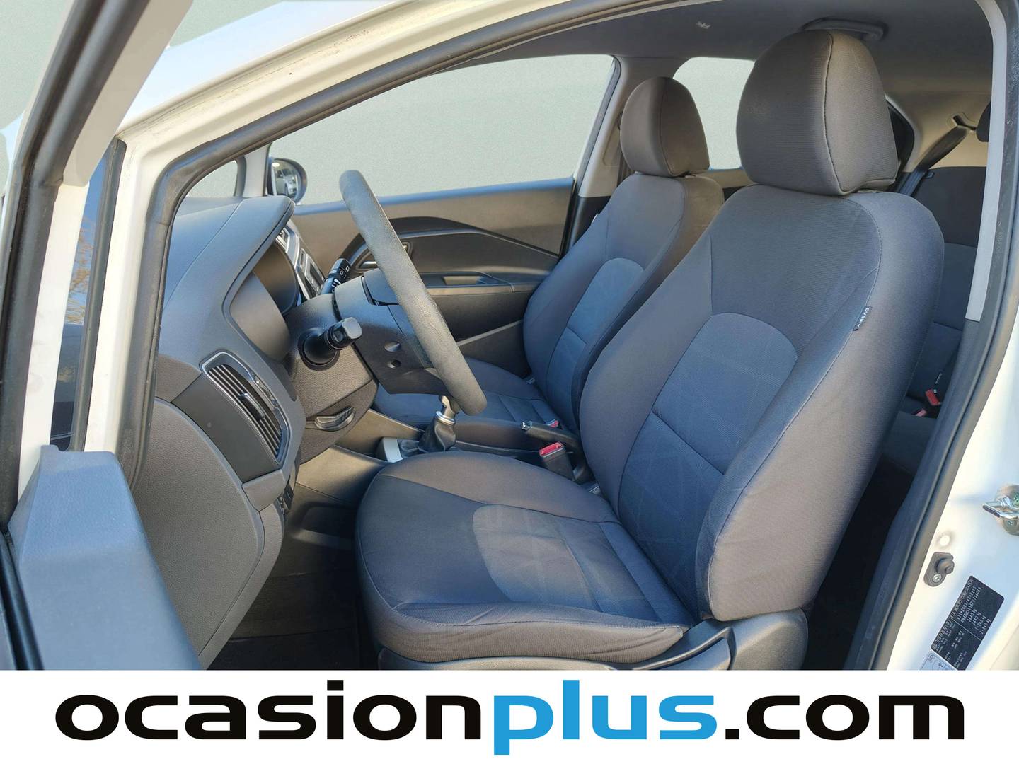 Foto asientos delanteros KIA Rio Kia Rio 1.1 CRDi WGT Concept  (75 CV)