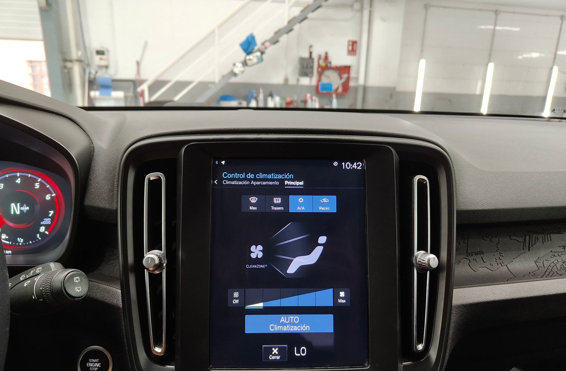 Volvo XC40 T2 Momentum Core - foto 33