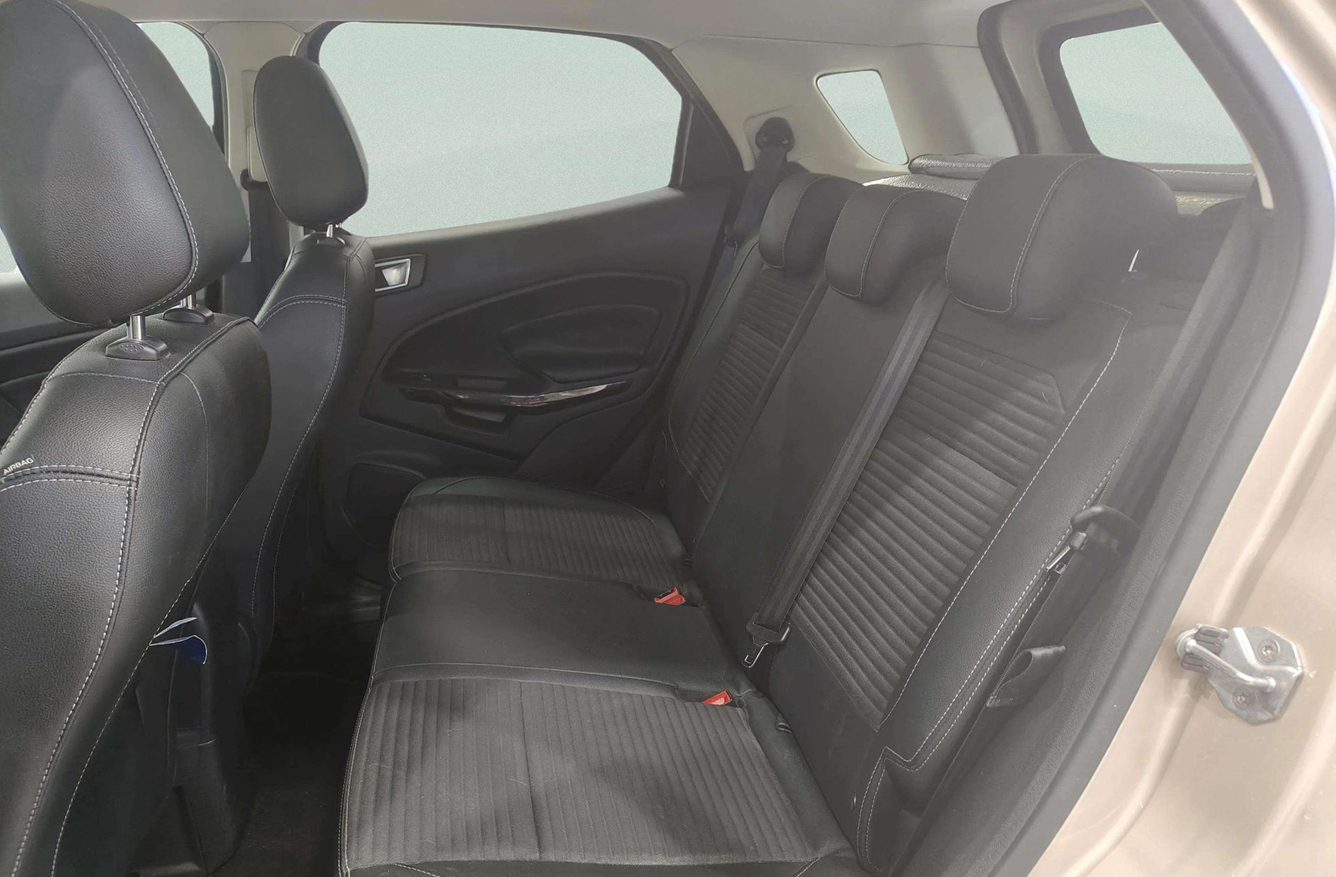 Ford EcoSport 1.0T EcoBoost Titanium - foto 11