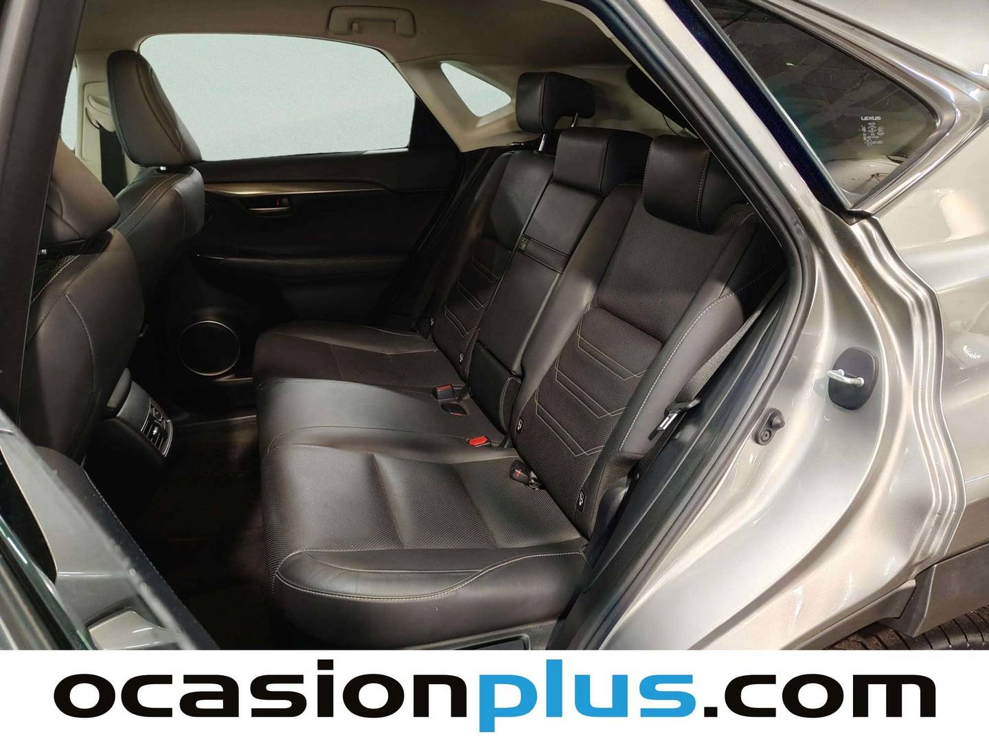 Foto asientos traseros Lexus NX Lexus NX 300h Executive Navigation 4WD (197 CV)