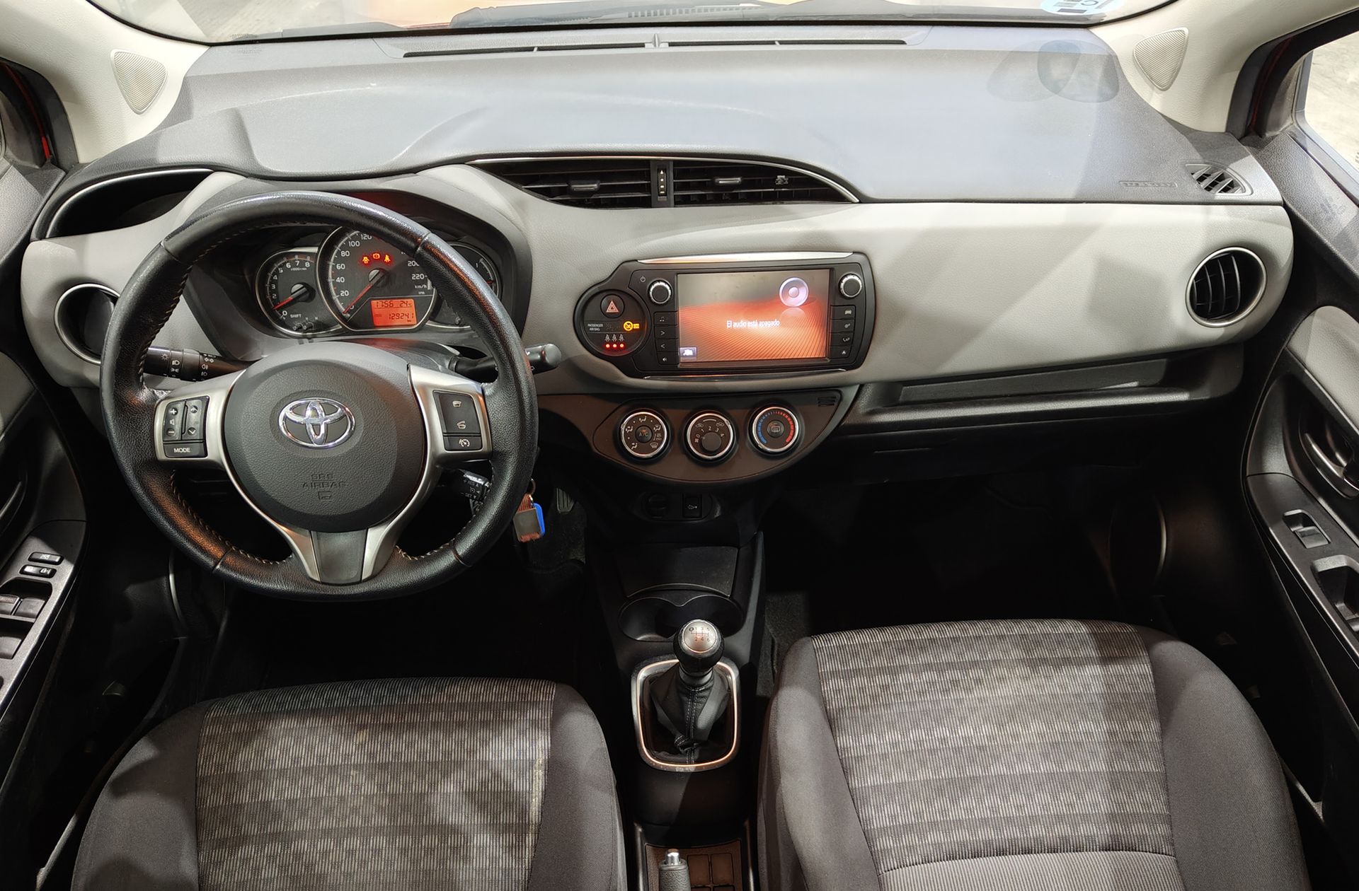 Toyota Yaris 100 Active - foto 6