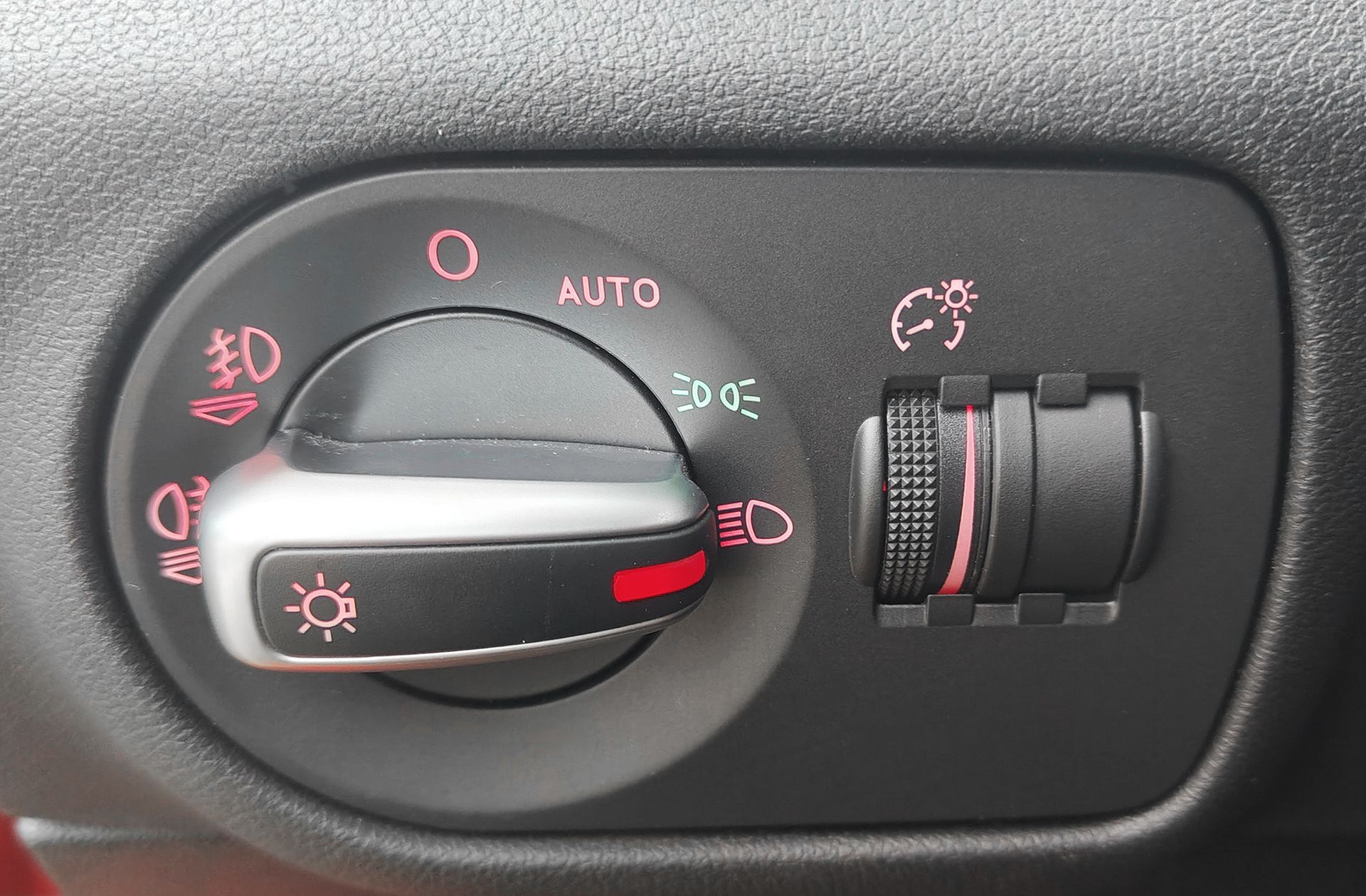Audi A1 Adrenalin 1.4 TDI ultra Pack S Line - foto 21