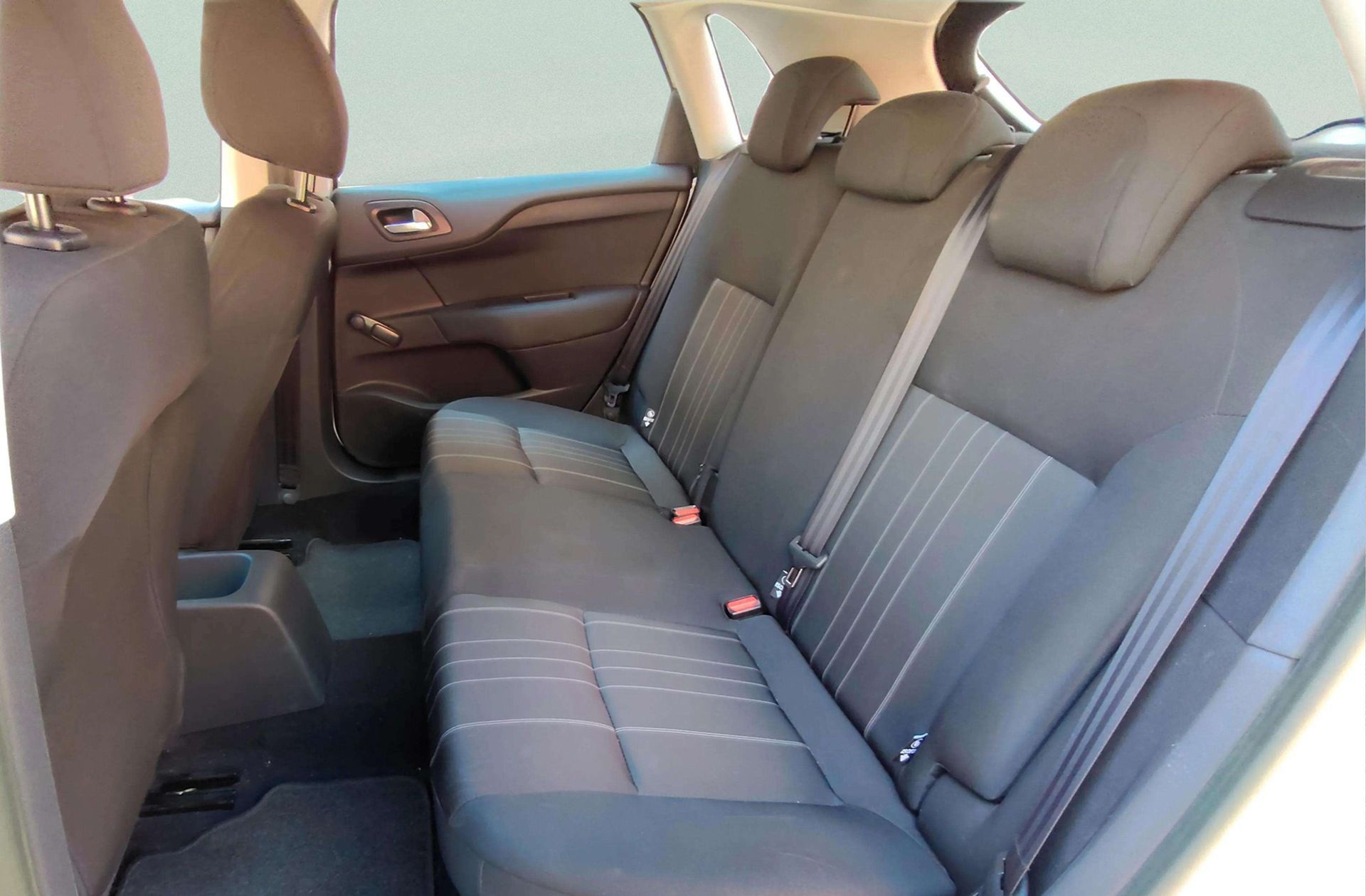 Citroën C4 1.6 HDi Tonic - foto 9