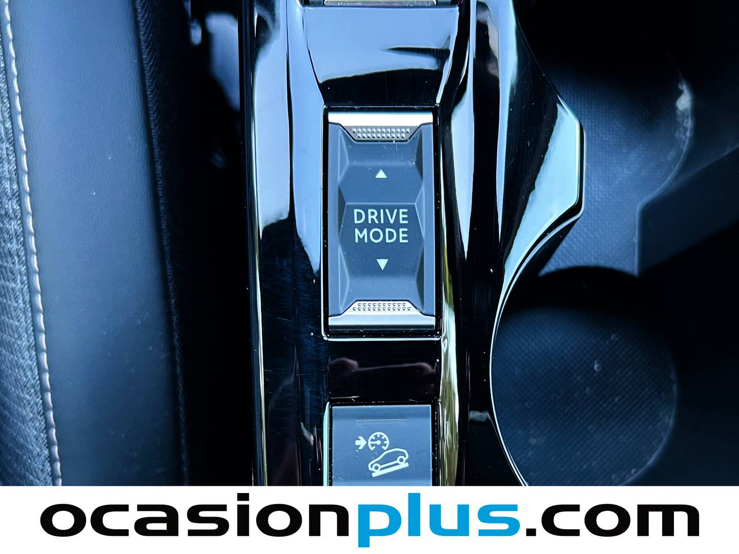 Foto Peugeot 2008 Peugeot 2008 Allure Hybrid eDCS6 (136 CV)