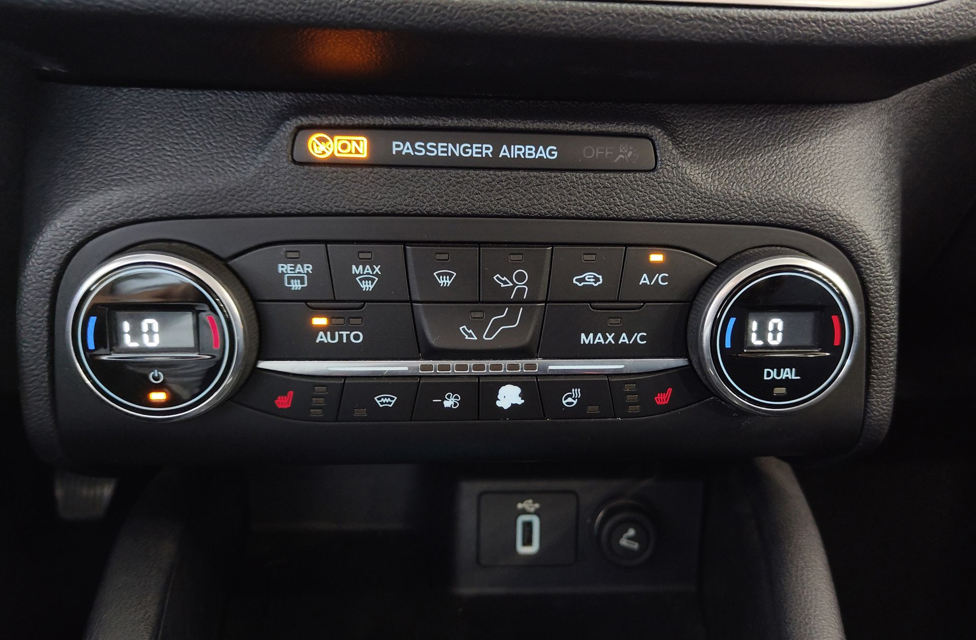 Ford Focus 1.0 EcoBoost Titanium - foto 31