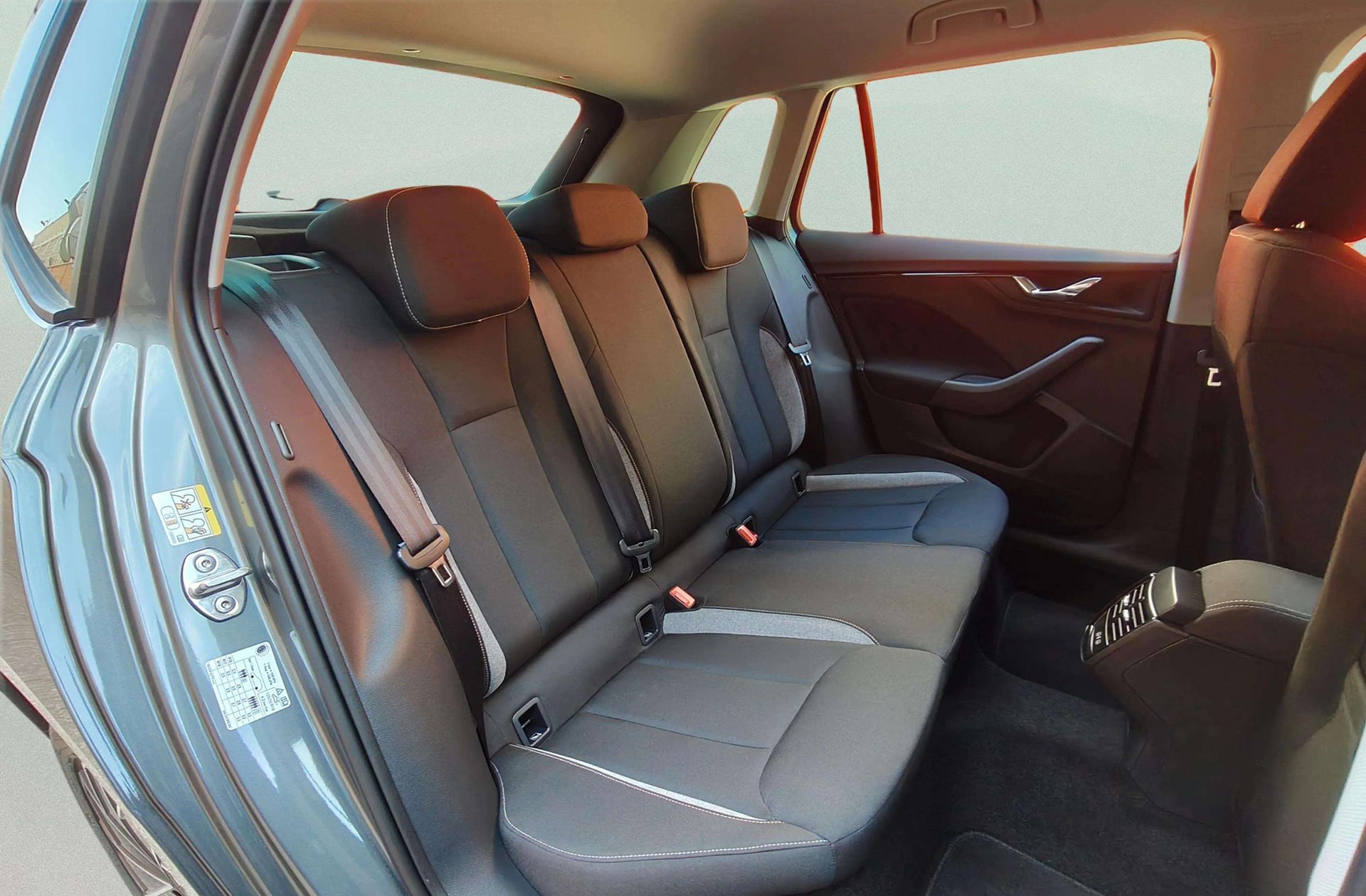 Škoda Kamiq 1.0 TSI Selection DSG - foto 17