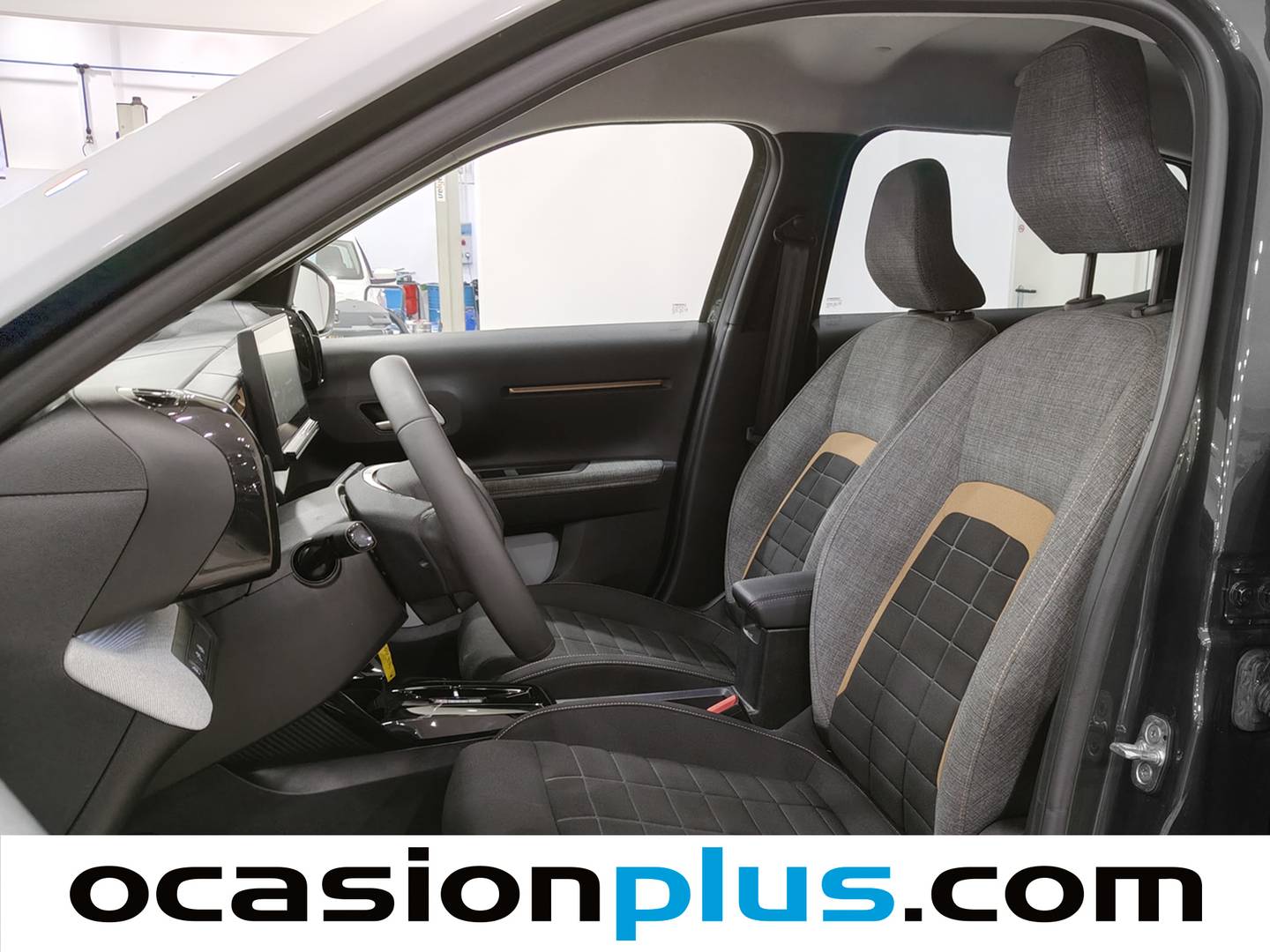 Foto asientos delanteros Citroën C3 Aircross Citroën C3 Aircross Hybrid 145 Plus e-DCS6 (145 CV)