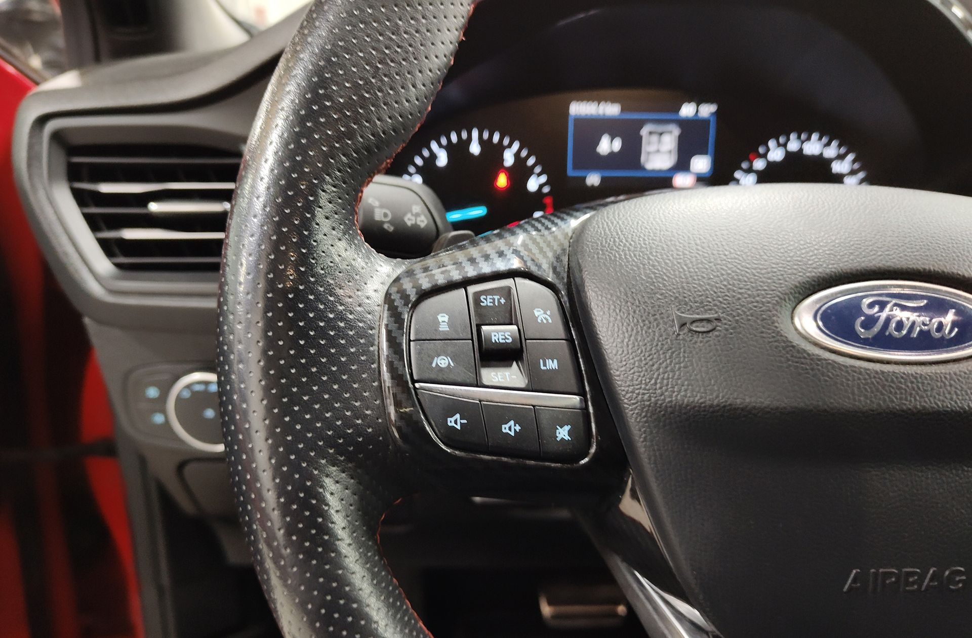 Ford Focus 1.0 EcoBoost ST-Line - foto 32