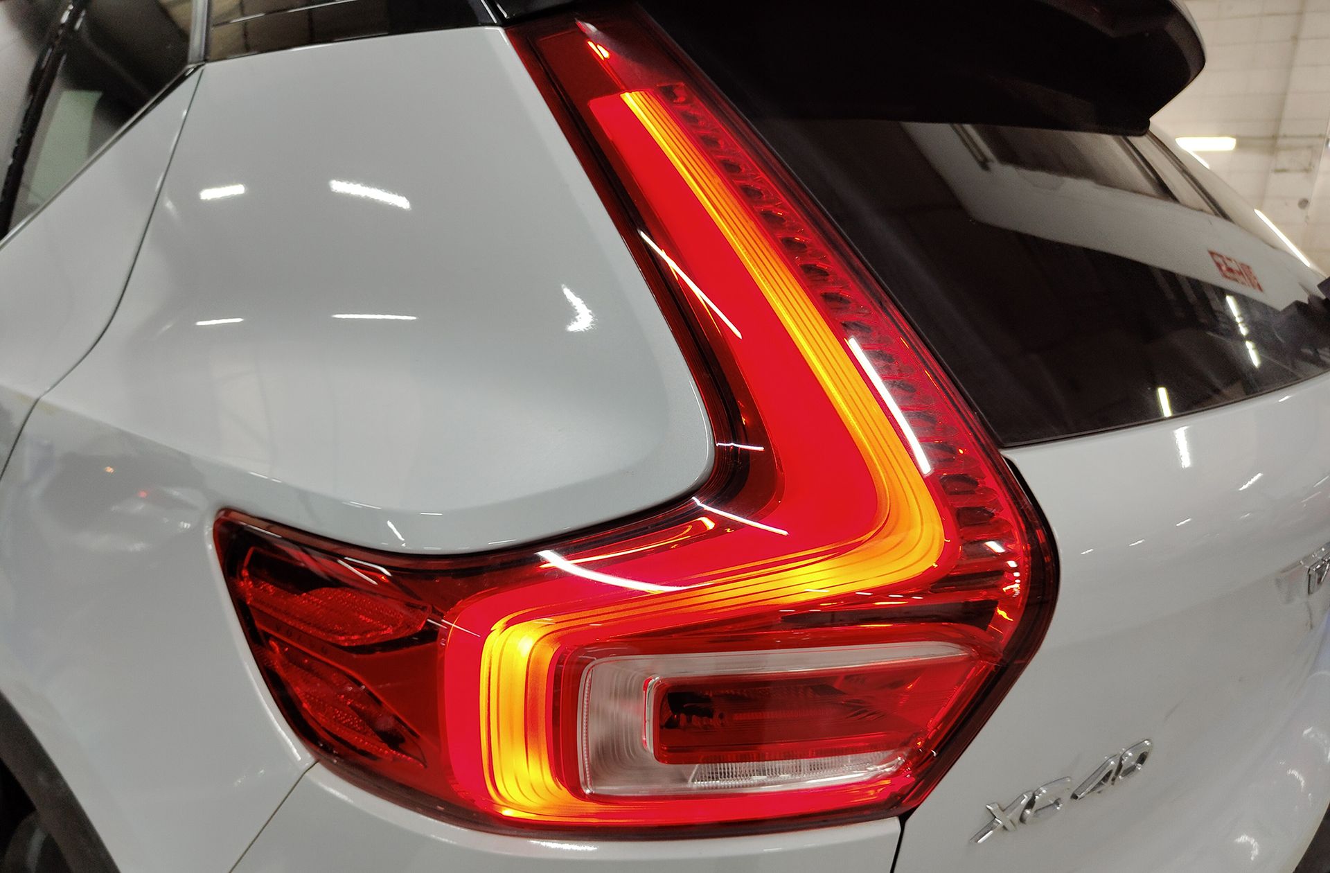 Volvo XC40 T2 R-Design - foto 17