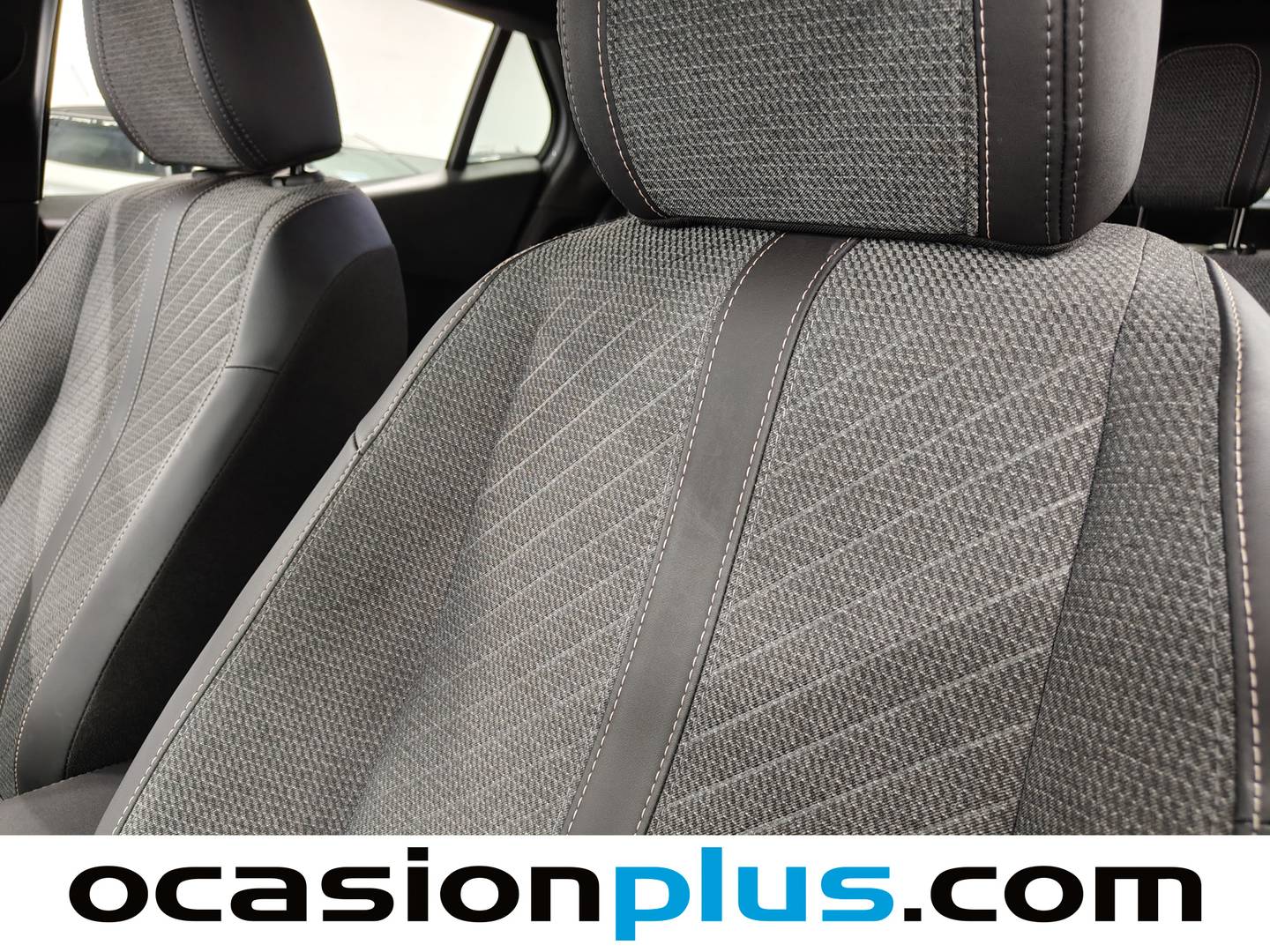 Foto Peugeot 2008 Peugeot 2008 Allure Hybrid eDCS6 (136 CV)