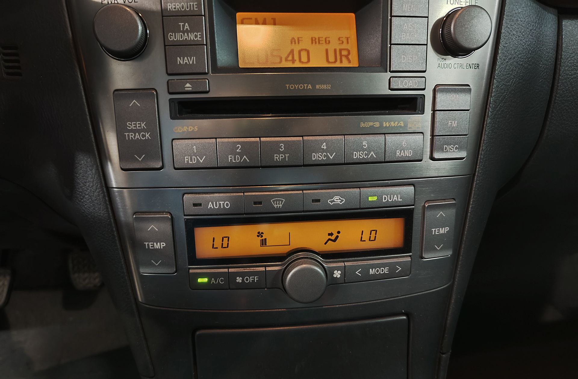 Toyota Avensis 2.2 D-4D Executive - foto 30
