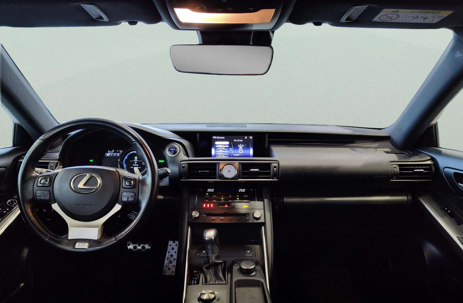 Lexus IS 300h F-Sport - foto 8