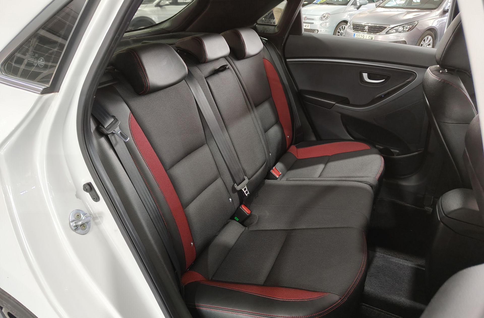 Hyundai i30 1.6 T-GDi Turbo Sky Nav - foto 18