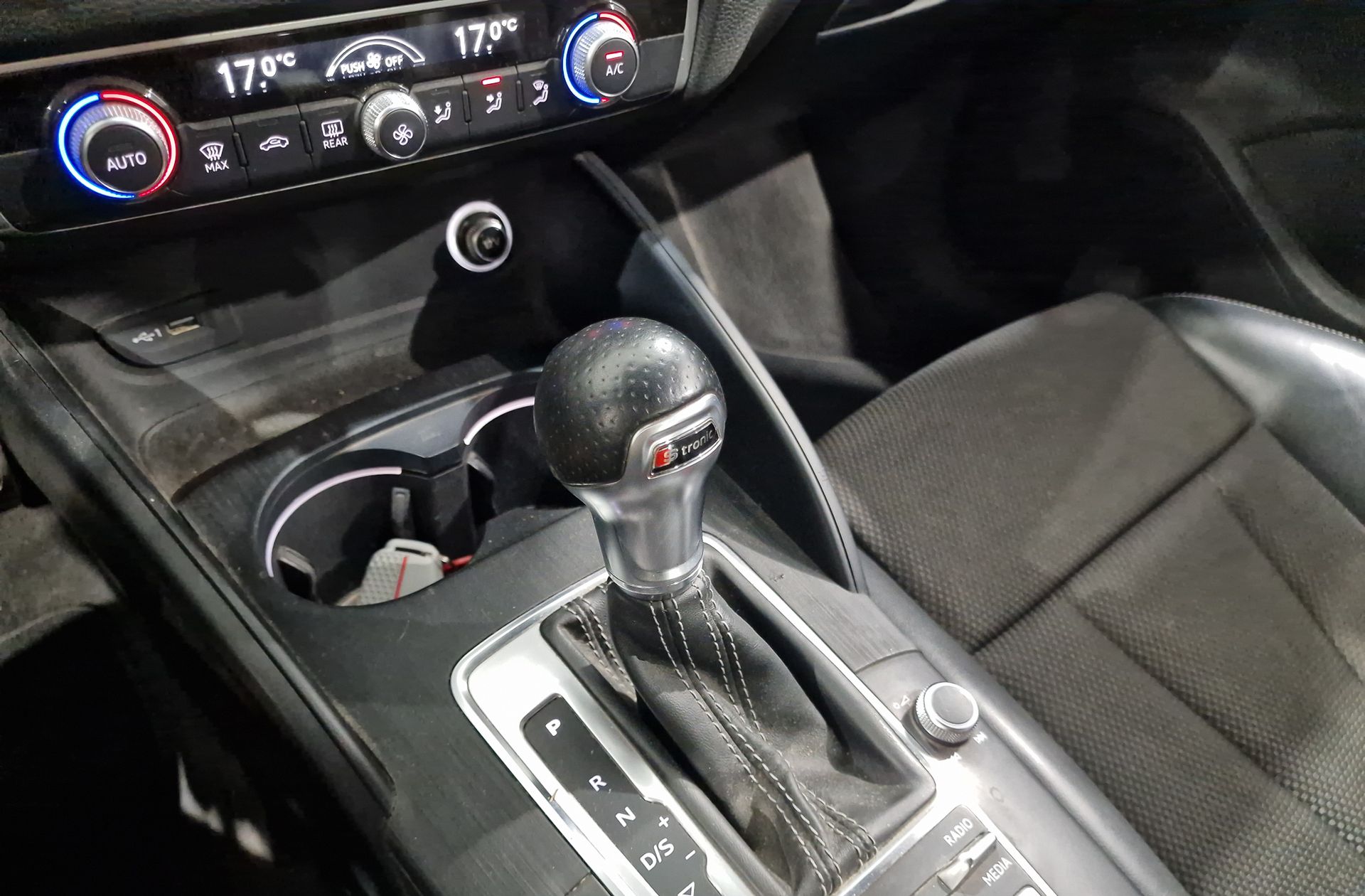 Audi A3 Sedan S-Line 35 TFSI S-Tronic - foto 6