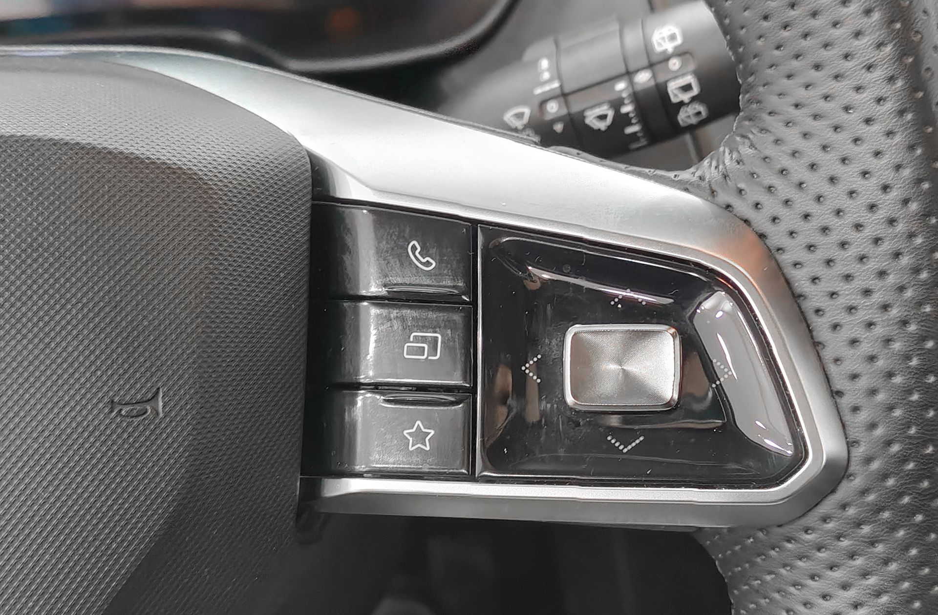 MG ZS 1.5 Hybrid+ Luxury - foto 30