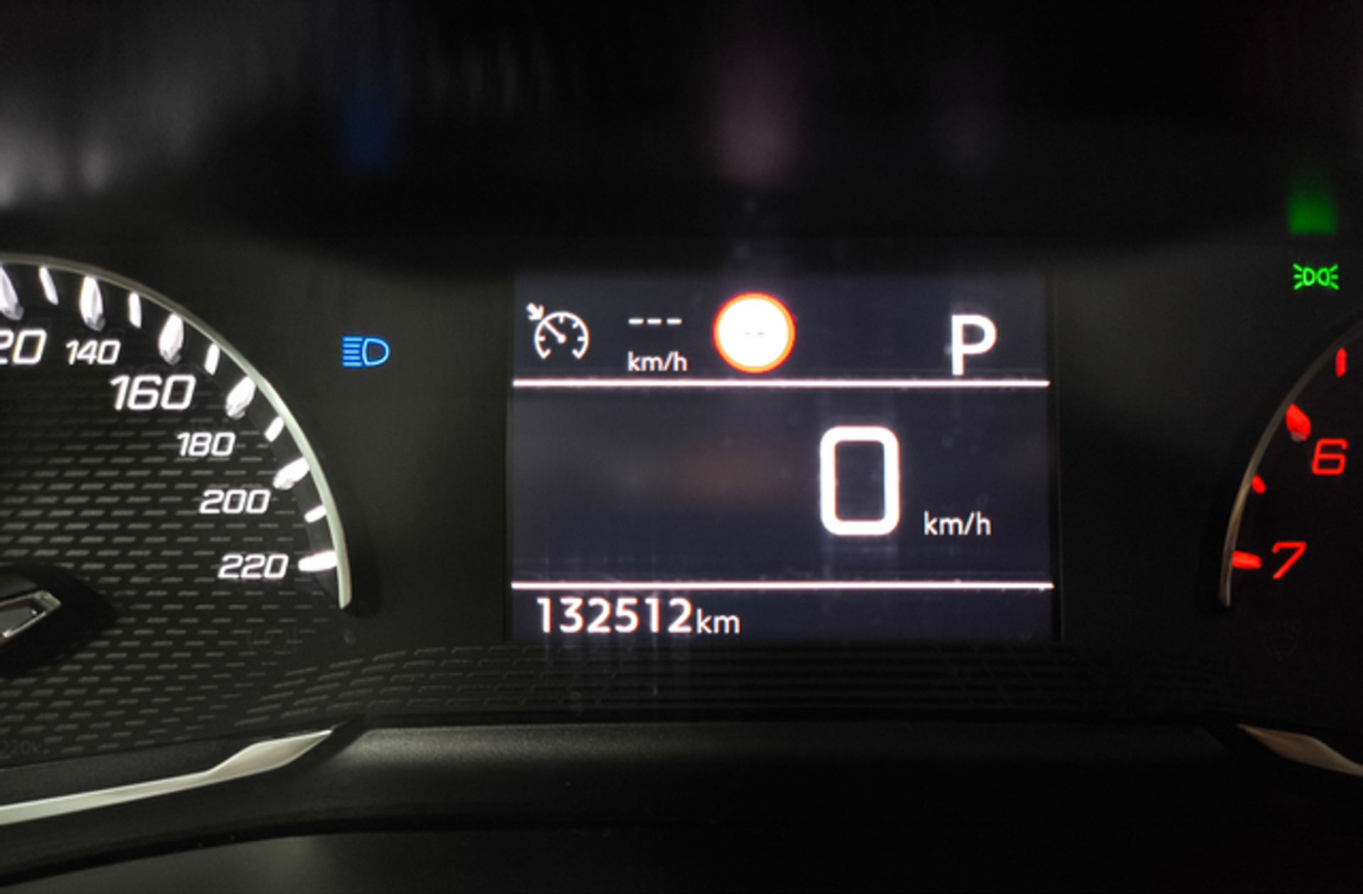 Peugeot 2008 PureTech 130 Allure EAT8 - foto 8