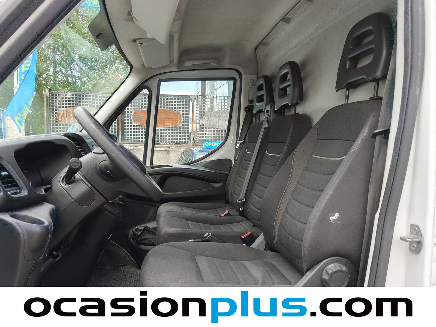 Foto asientos delanteros Iveco Daily IVECO Daily 2.3 TD 35S 16 V 4100/H2 16 M3 (156 CV)